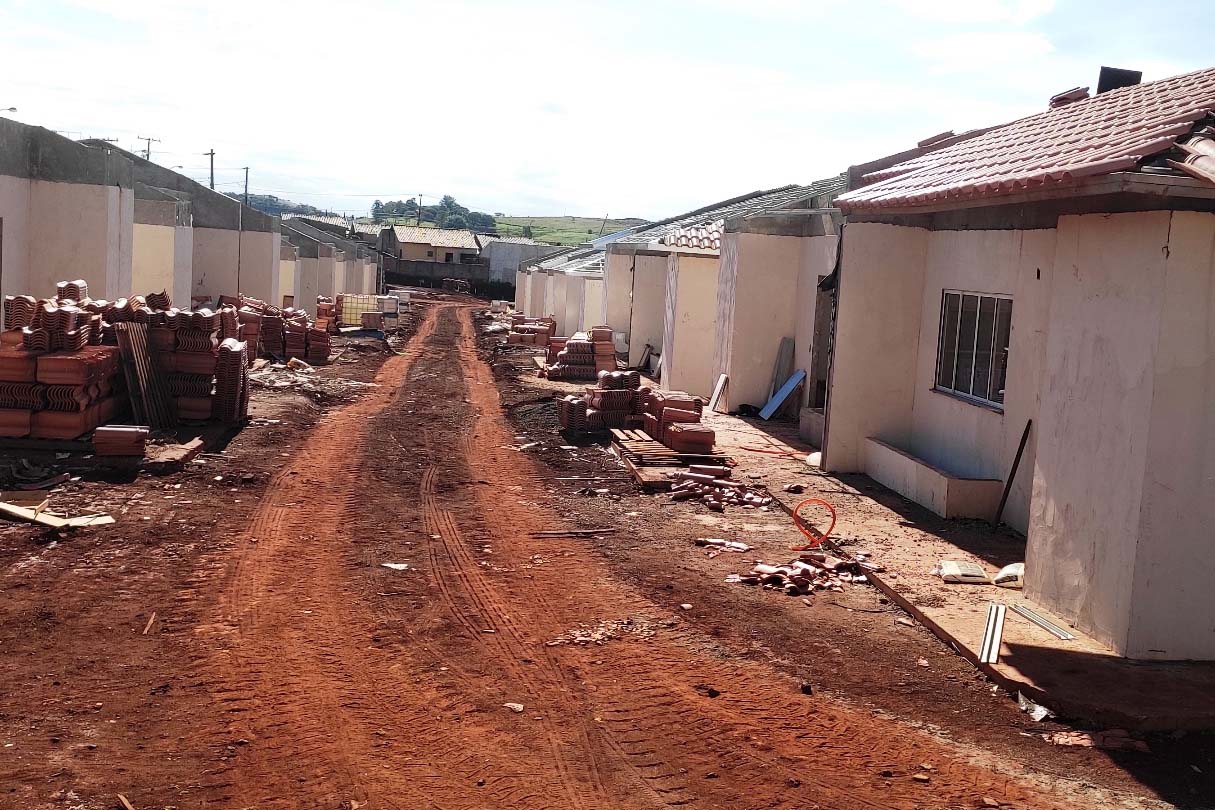 Terminam na próxima terça-feira (30) as inscrições para habilitação dos interessados em participar da seleção das 40 moradias do condomínio para idosos em construção em Cornélio Procópio, no Norte Pioneior. O empreendimento recebeu mais de R$ 3,3 milhões do Governo do Estado por meio do programa Casa Fácil Paraná, na modalidade Viver Mais, e as obras já ultrapassaram 52% de conclusão. (Foto: Michael Faleiros/Cohapar)