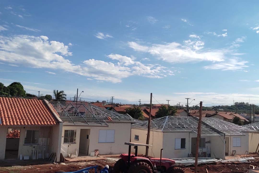 Terminam na próxima terça-feira (30) as inscrições para habilitação dos interessados em participar da seleção das 40 moradias do condomínio para idosos em construção em Cornélio Procópio, no Norte Pioneior. O empreendimento recebeu mais de R$ 3,3 milhões do Governo do Estado por meio do programa Casa Fácil Paraná, na modalidade Viver Mais, e as obras já ultrapassaram 52% de conclusão. (Foto: Michael Faleiros/Cohapar)