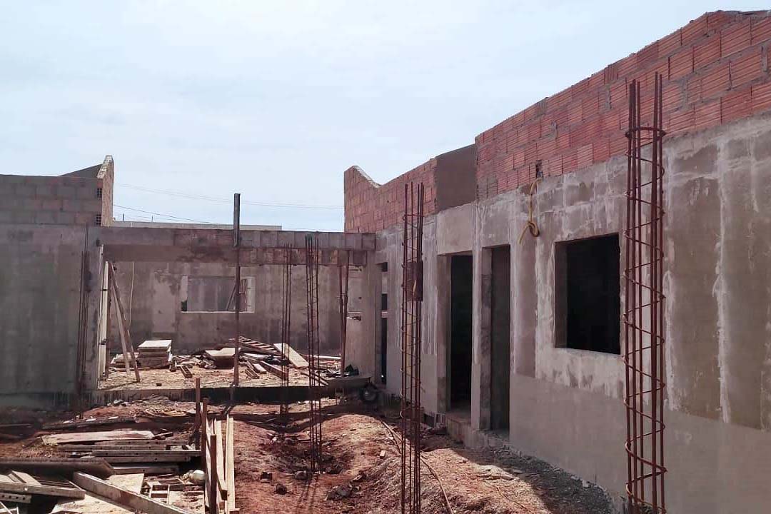 Terminam na próxima terça-feira (30) as inscrições para habilitação dos interessados em participar da seleção das 40 moradias do condomínio para idosos em construção em Cornélio Procópio, no Norte Pioneior. O empreendimento recebeu mais de R$ 3,3 milhões do Governo do Estado por meio do programa Casa Fácil Paraná, na modalidade Viver Mais, e as obras já ultrapassaram 52% de conclusão. (Foto: Michael Faleiros/Cohapar)