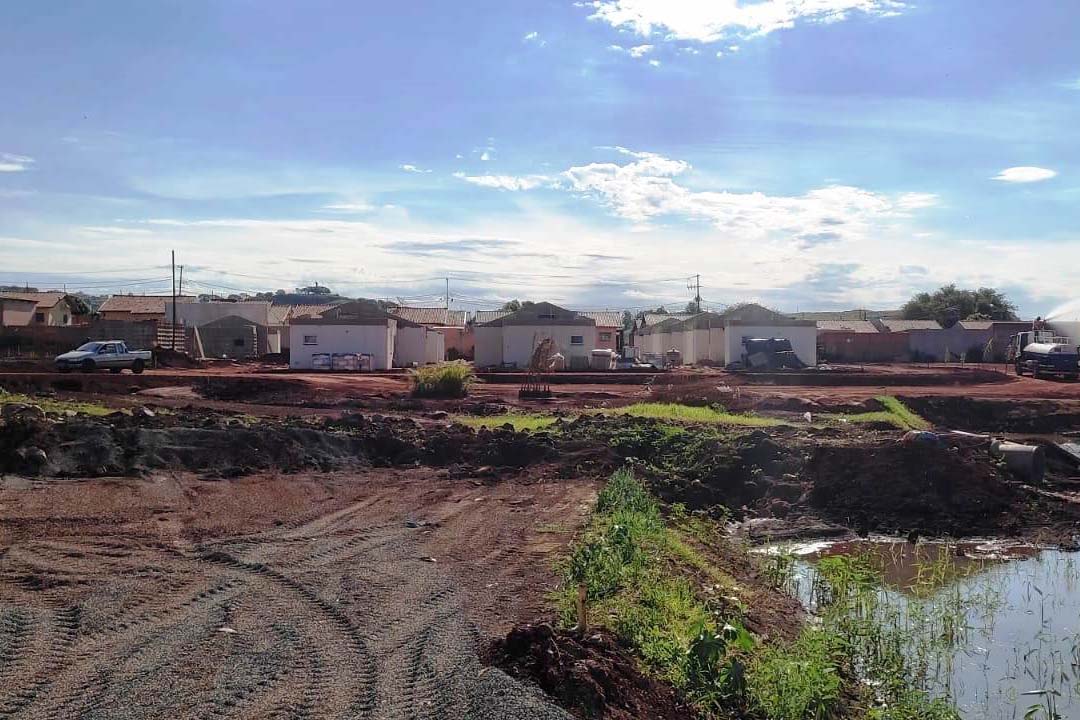 Terminam na próxima terça-feira (30) as inscrições para habilitação dos interessados em participar da seleção das 40 moradias do condomínio para idosos em construção em Cornélio Procópio, no Norte Pioneior. O empreendimento recebeu mais de R$ 3,3 milhões do Governo do Estado por meio do programa Casa Fácil Paraná, na modalidade Viver Mais, e as obras já ultrapassaram 52% de conclusão. (Foto: Michael Faleiros/Cohapar)