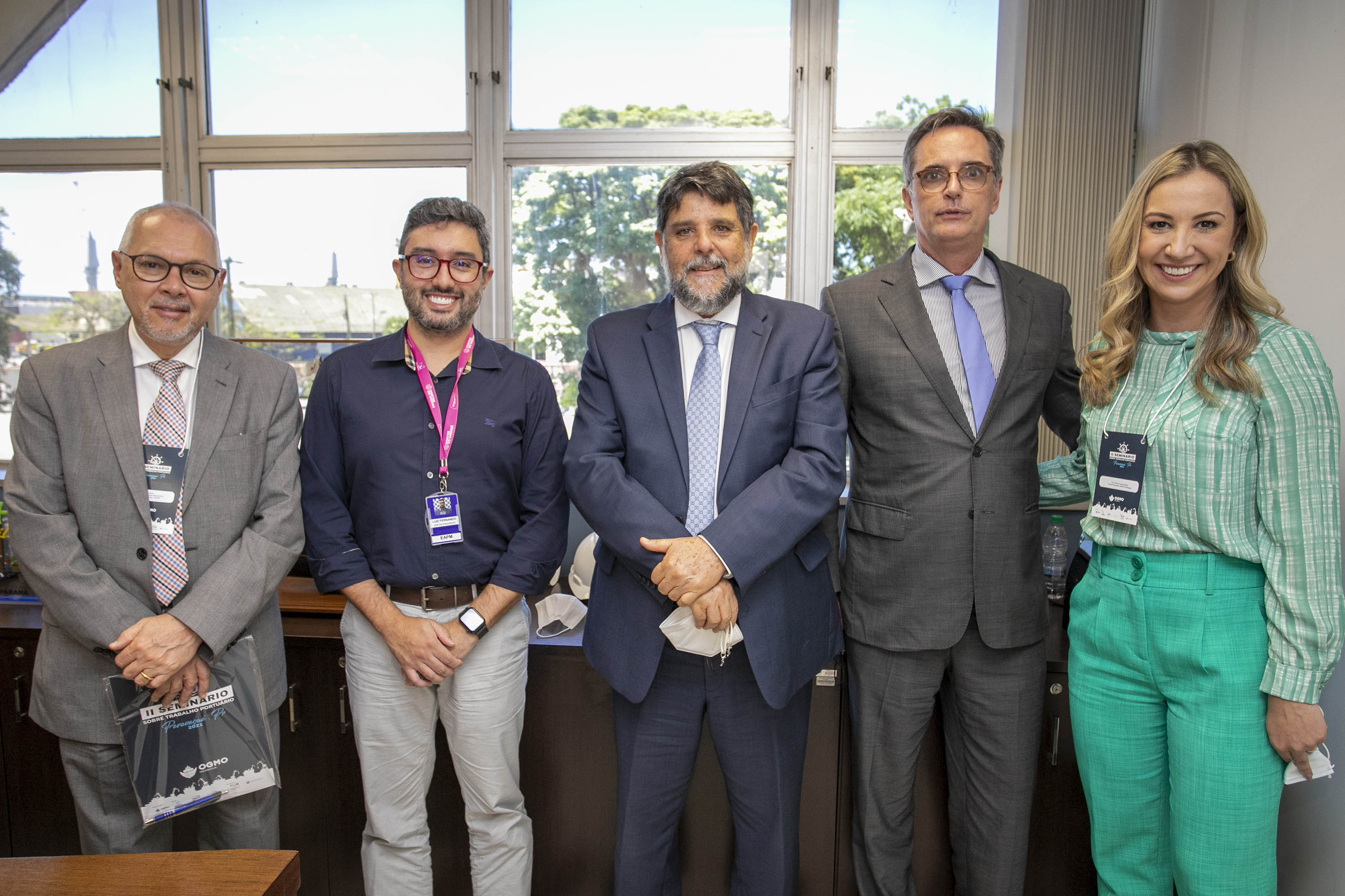 Nesta segunda-feira (22), o ministro Guilherme Caputo Bastos, do Tribunal Superior do Trabalho (TST), visitou a sede da Portos do Paraná, onde participou do II Seminário sobre Trabalho Portuário. Organizado pelo Órgão Gestor de Mão-de-Obra do Trabalhador Portuário Avulso (OGMO) de Paranaguá, o evento teve apoio da administração dos portos de Paranaguá e Antonina. - Paranaguá, 22/11/2021 - Foto: Claudio Neves/Portos do Paraná