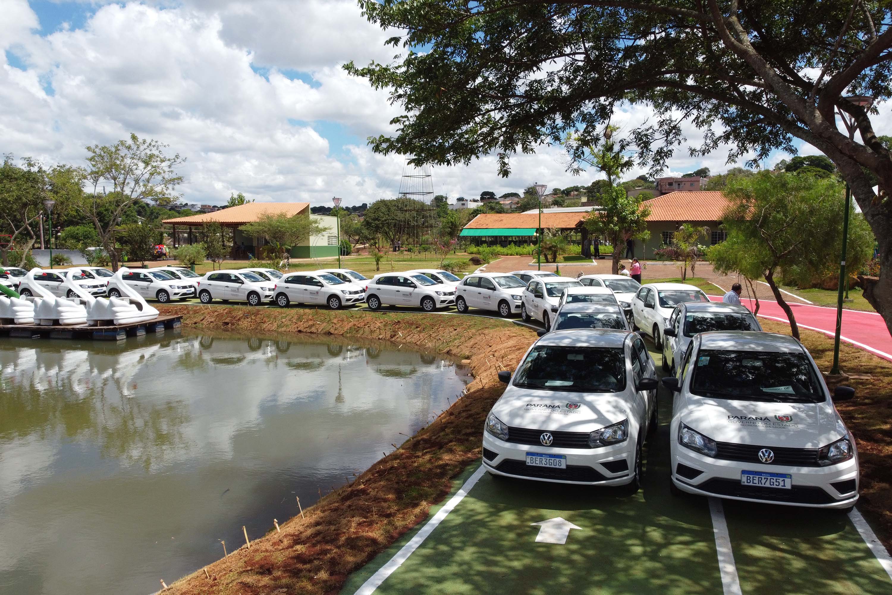 O governador Carlos Massa Ratinho Junior esteve nesta sexta-feira (19) no município de Ivaiporã e confirmou o repasse de R$ 36,1 milhões para obras de infraestrutura urbana e rodoviária. Foto: Ari Dias/AEN