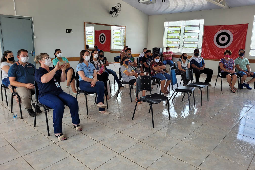 Sanepar entrega lousa digital para Apae de Guaraniaçu