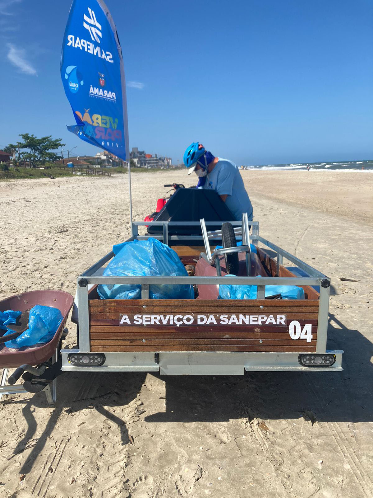 Sanepar retira cerca de 14 toneladas de resíduos por dia da orla do Litoral