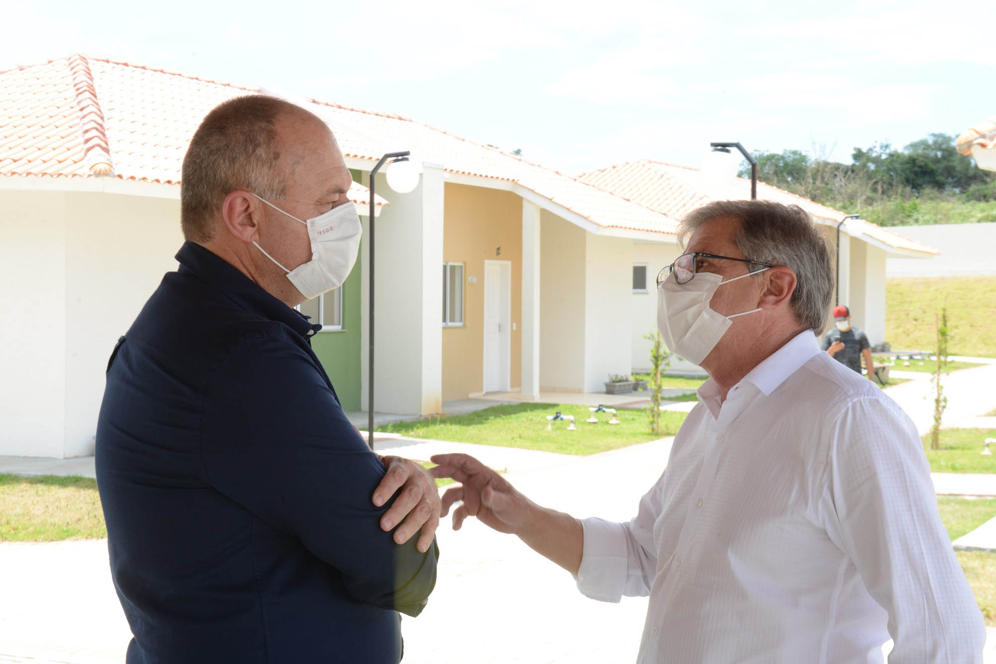 Projetos habitacionais entregues em Prudentópolis somam R$ 11,3 milhões de investimento do Governo do Estado à população. Enquanto famílias carentes vão receber imóveis de graça, idosos pagarão aluguel de 15% de um salário mínimo ao mês para manutenção do condomínio. - Curitiba, 21/12/2021