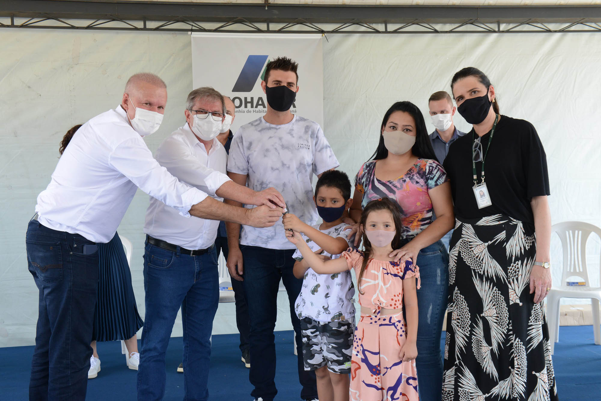 Projetos habitacionais entregues em Prudentópolis somam R$ 11,3 milhões de investimento do Governo do Estado à população. Enquanto famílias carentes vão receber imóveis de graça, idosos pagarão aluguel de 15% de um salário mínimo ao mês para manutenção do condomínio. - Curitiba, 21/12/2021