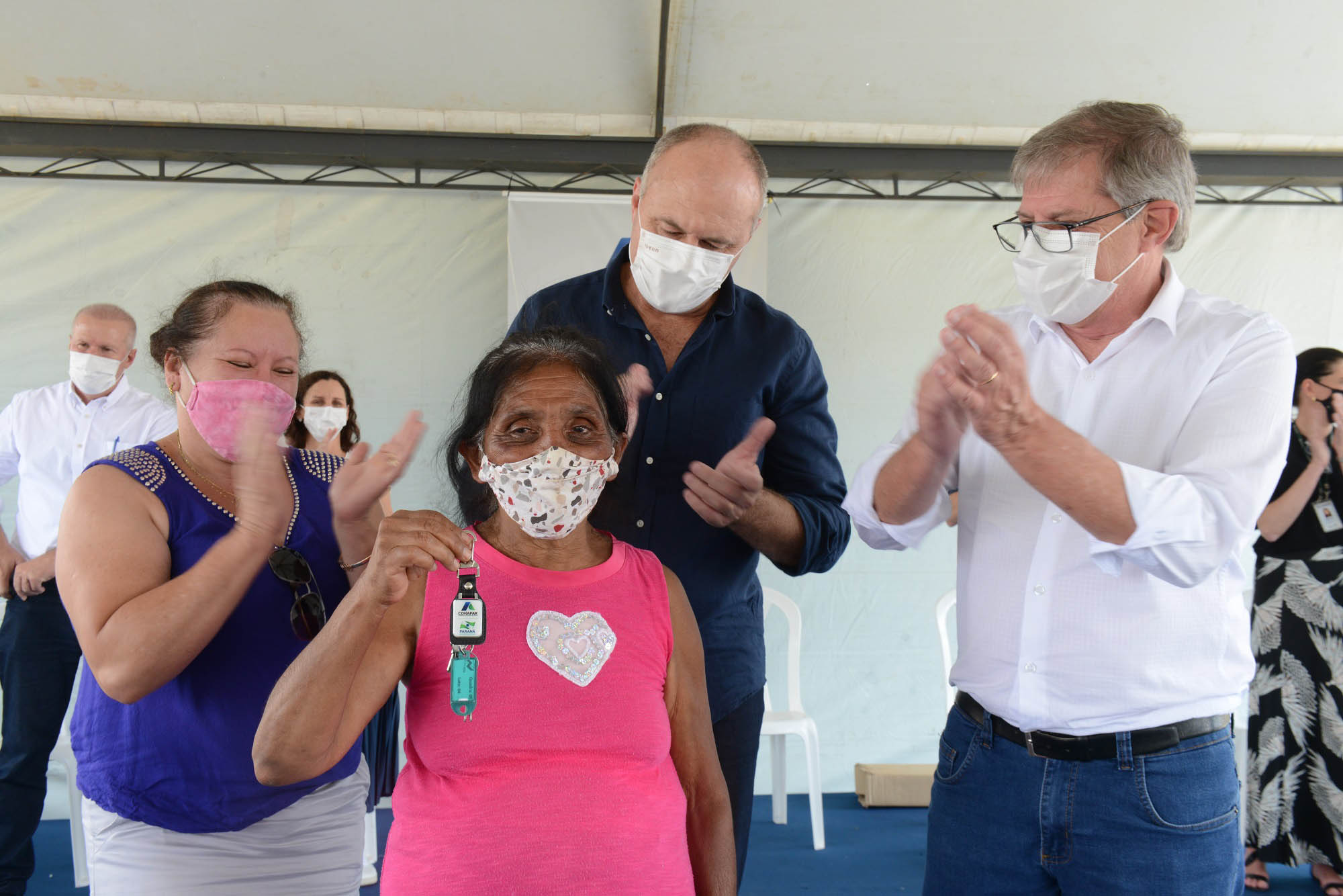 Projetos habitacionais entregues em Prudentópolis somam R$ 11,3 milhões de investimento do Governo do Estado à população. Enquanto famílias carentes vão receber imóveis de graça, idosos pagarão aluguel de 15% de um salário mínimo ao mês para manutenção do condomínio. - Curitiba, 21/12/2021