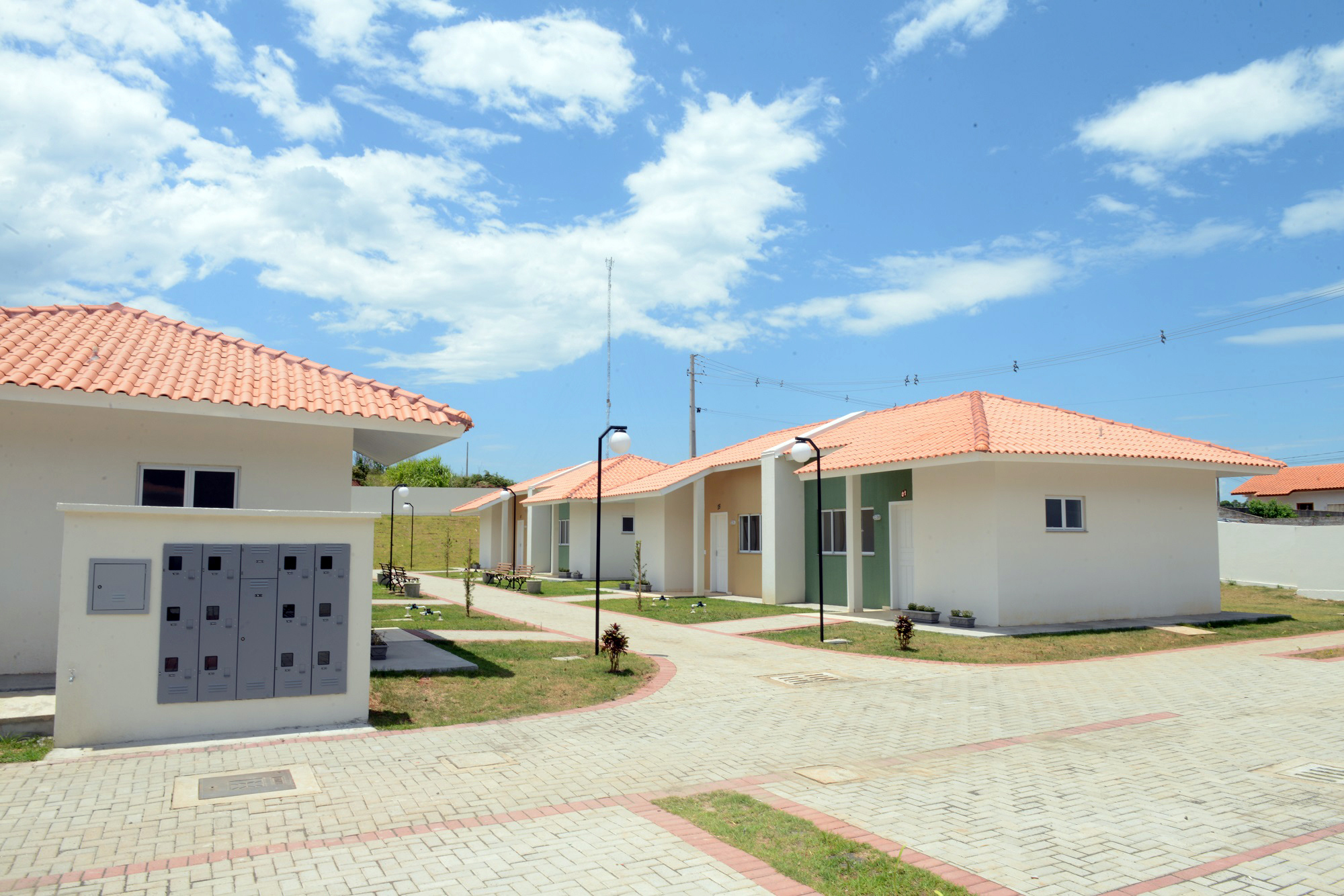 Projetos habitacionais entregues em Prudentópolis somam R$ 11,3 milhões de investimento do Governo do Estado à população. Enquanto famílias carentes vão receber imóveis de graça, idosos pagarão aluguel de 15% de um salário mínimo ao mês para manutenção do condomínio. - Curitiba, 21/12/2021