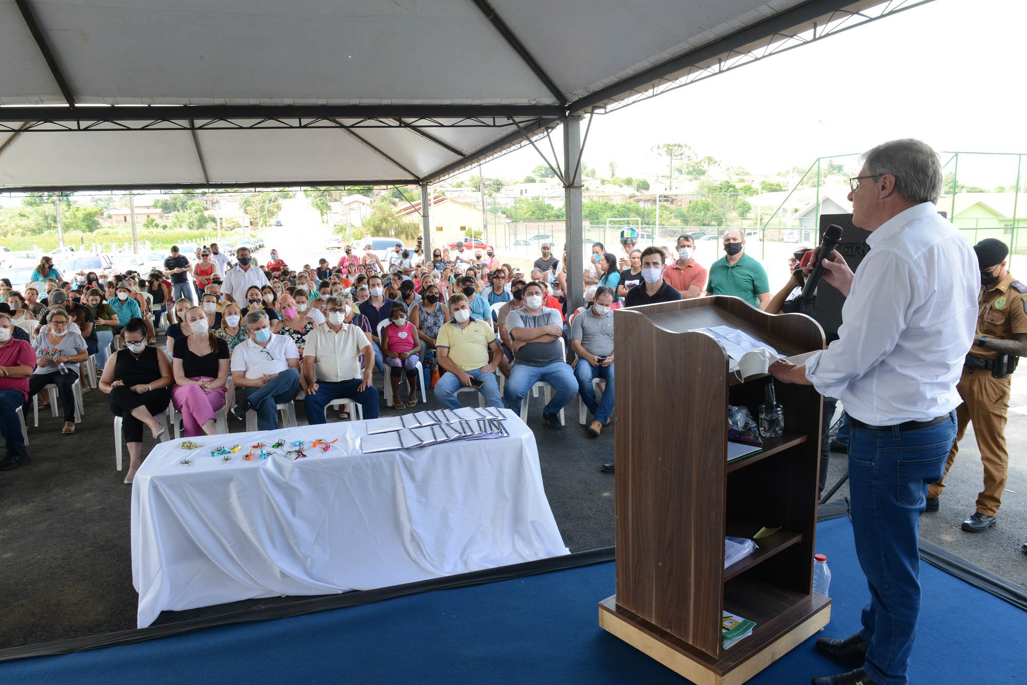 Projetos habitacionais entregues em Prudentópolis somam R$ 11,3 milhões de investimento do Governo do Estado à população. Enquanto famílias carentes vão receber imóveis de graça, idosos pagarão aluguel de 15% de um salário mínimo ao mês para manutenção do condomínio. - Curitiba, 21/12/2021