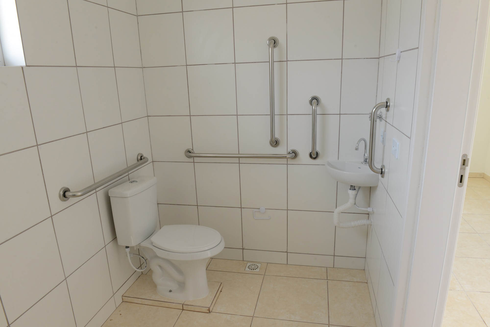 Projetos habitacionais entregues em Prudentópolis somam R$ 11,3 milhões de investimento do Governo do Estado à população. Enquanto famílias carentes vão receber imóveis de graça, idosos pagarão aluguel de 15% de um salário mínimo ao mês para manutenção do condomínio. - Curitiba, 21/12/2021