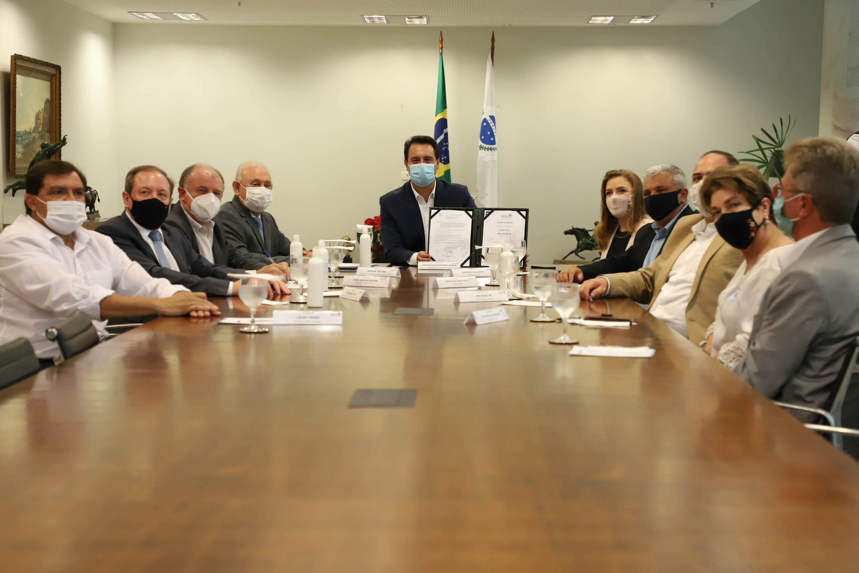 Governador assina ordem de serviço para construção da primeira Cidade do Idoso no Paraná