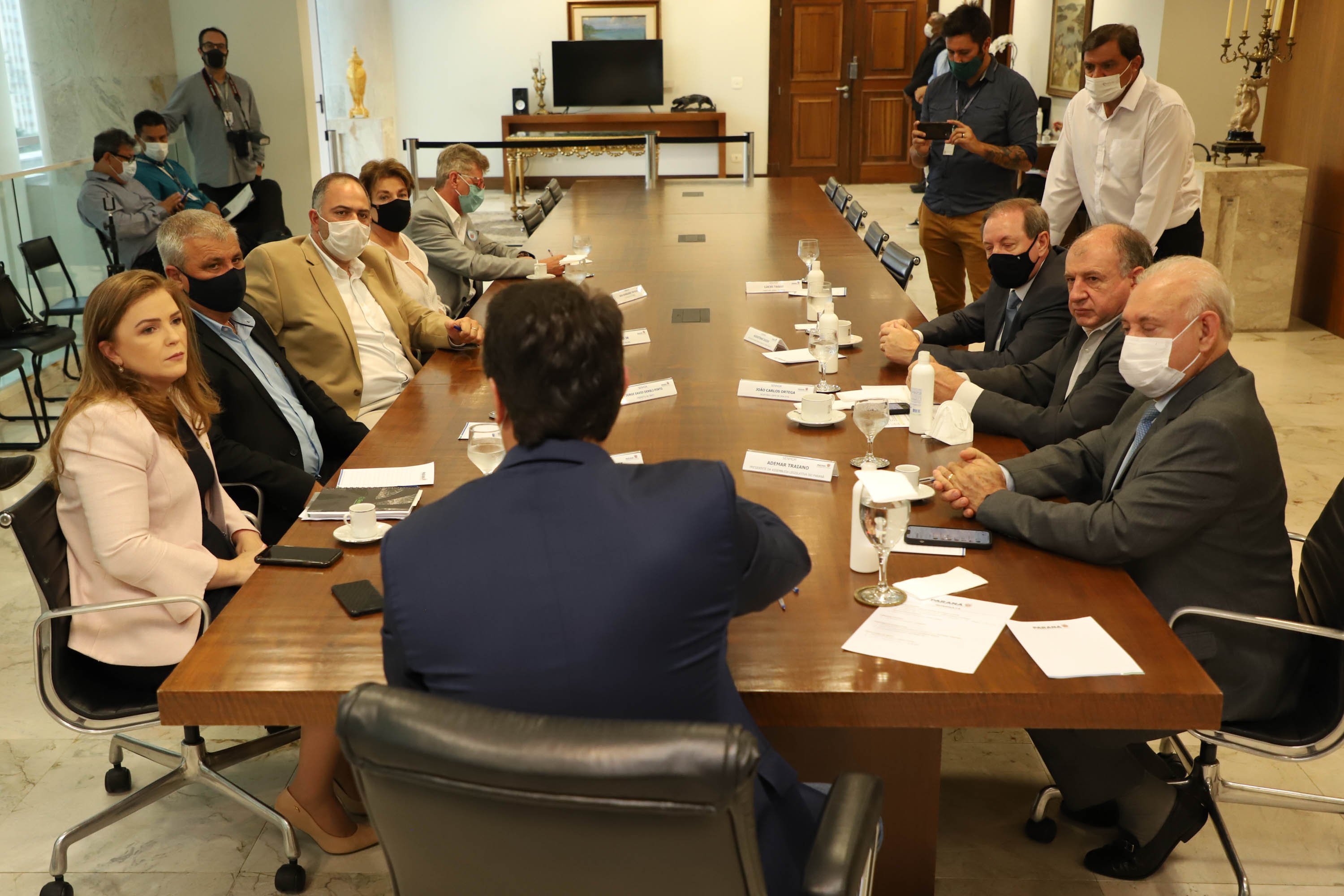 Governador assina ordem de serviço para construção da primeira Cidade do Idoso no Paraná