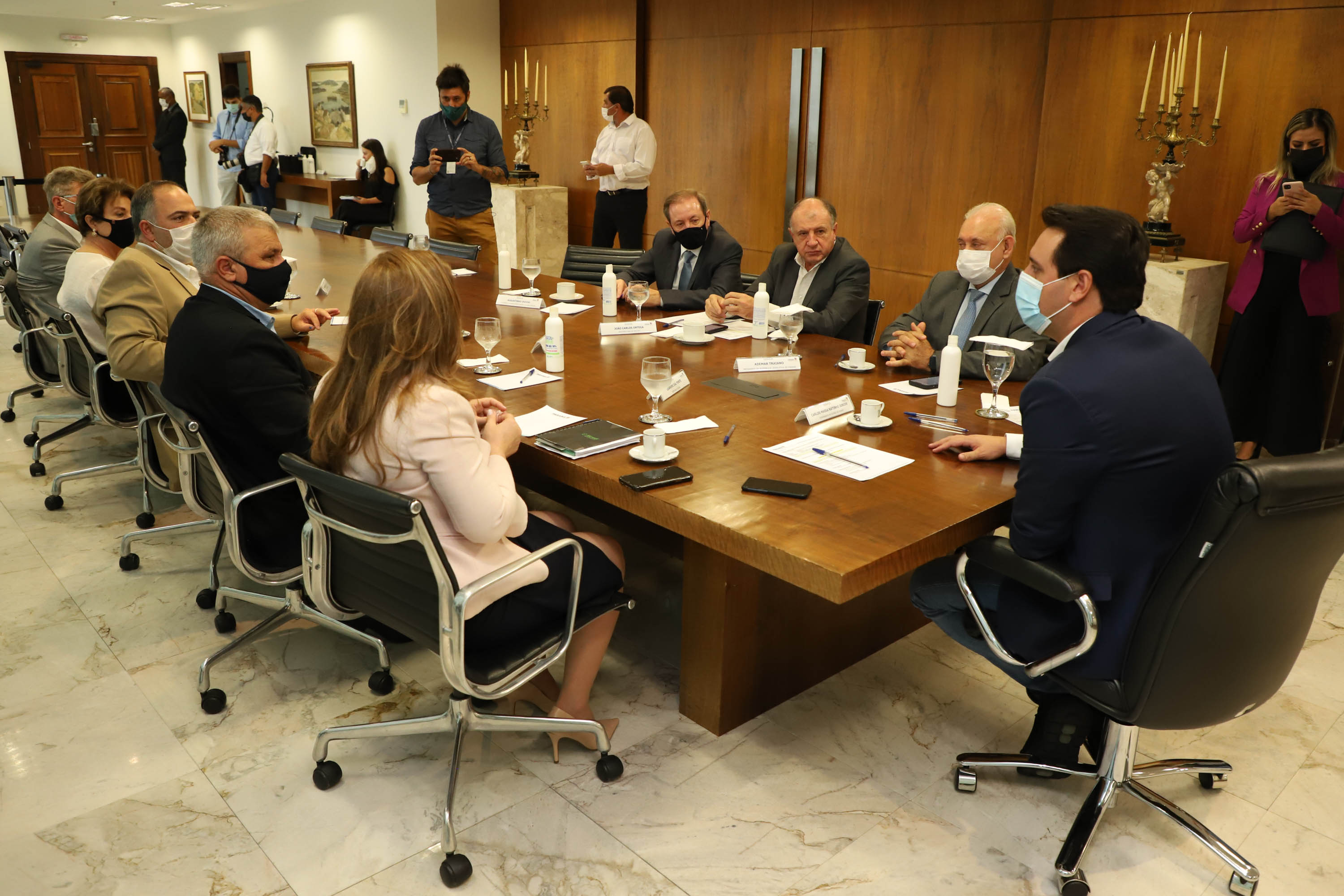 Governador assina ordem de serviço para construção da primeira Cidade do Idoso no Paraná