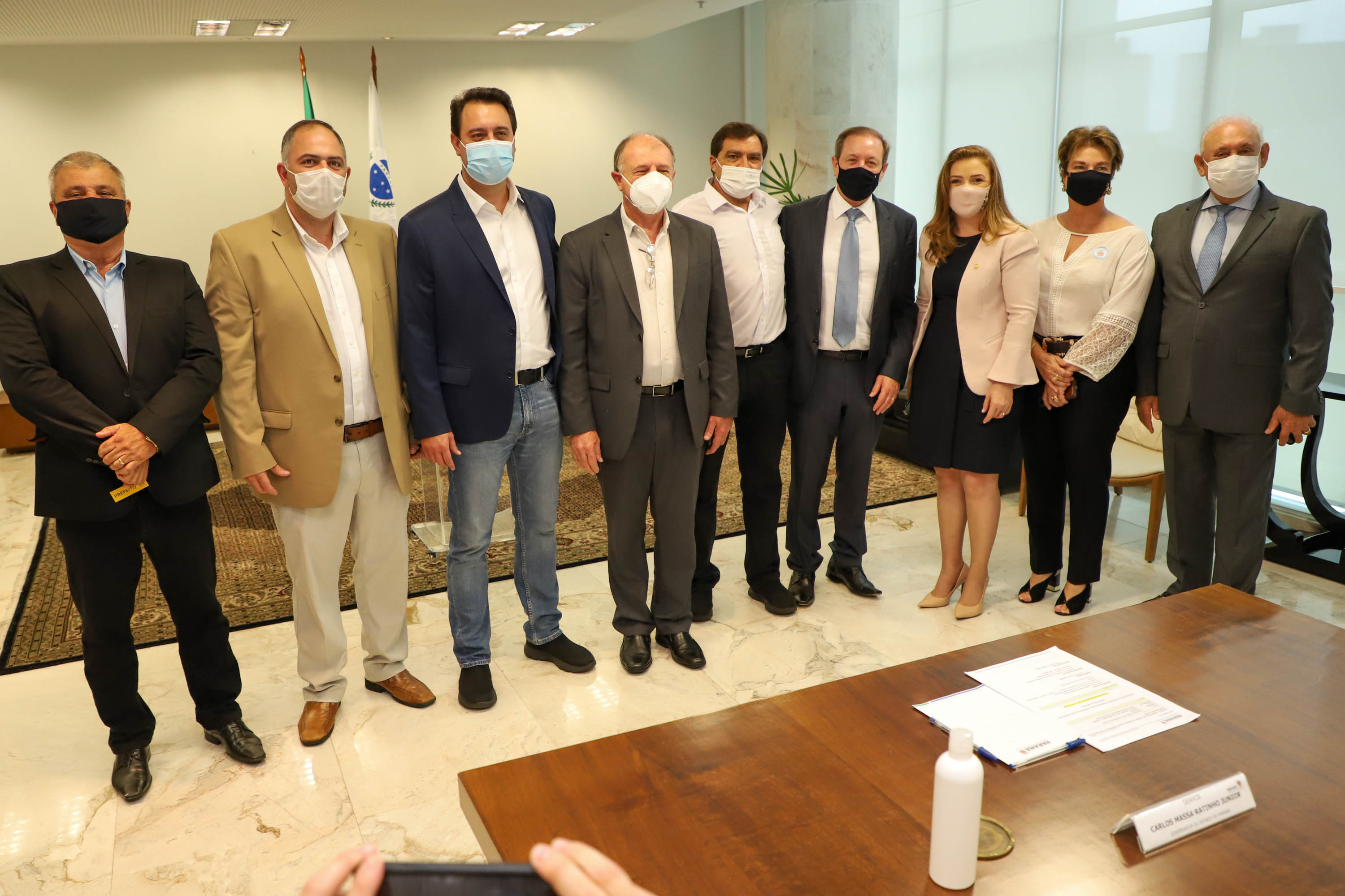 Governador assina ordem de serviço para construção da primeira Cidade do Idoso no Paraná