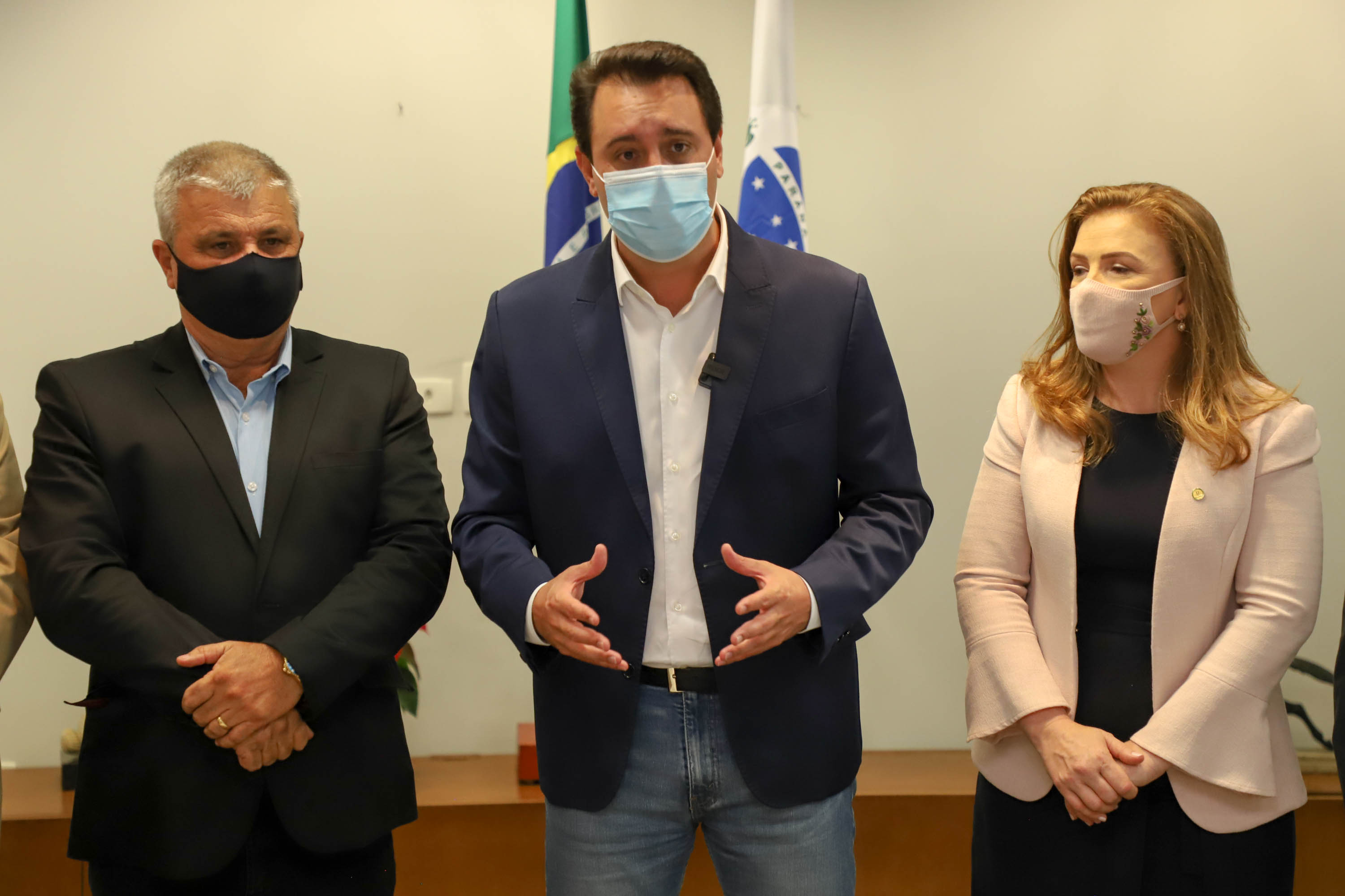 Governador assina ordem de serviço para construção da primeira Cidade do Idoso no Paraná