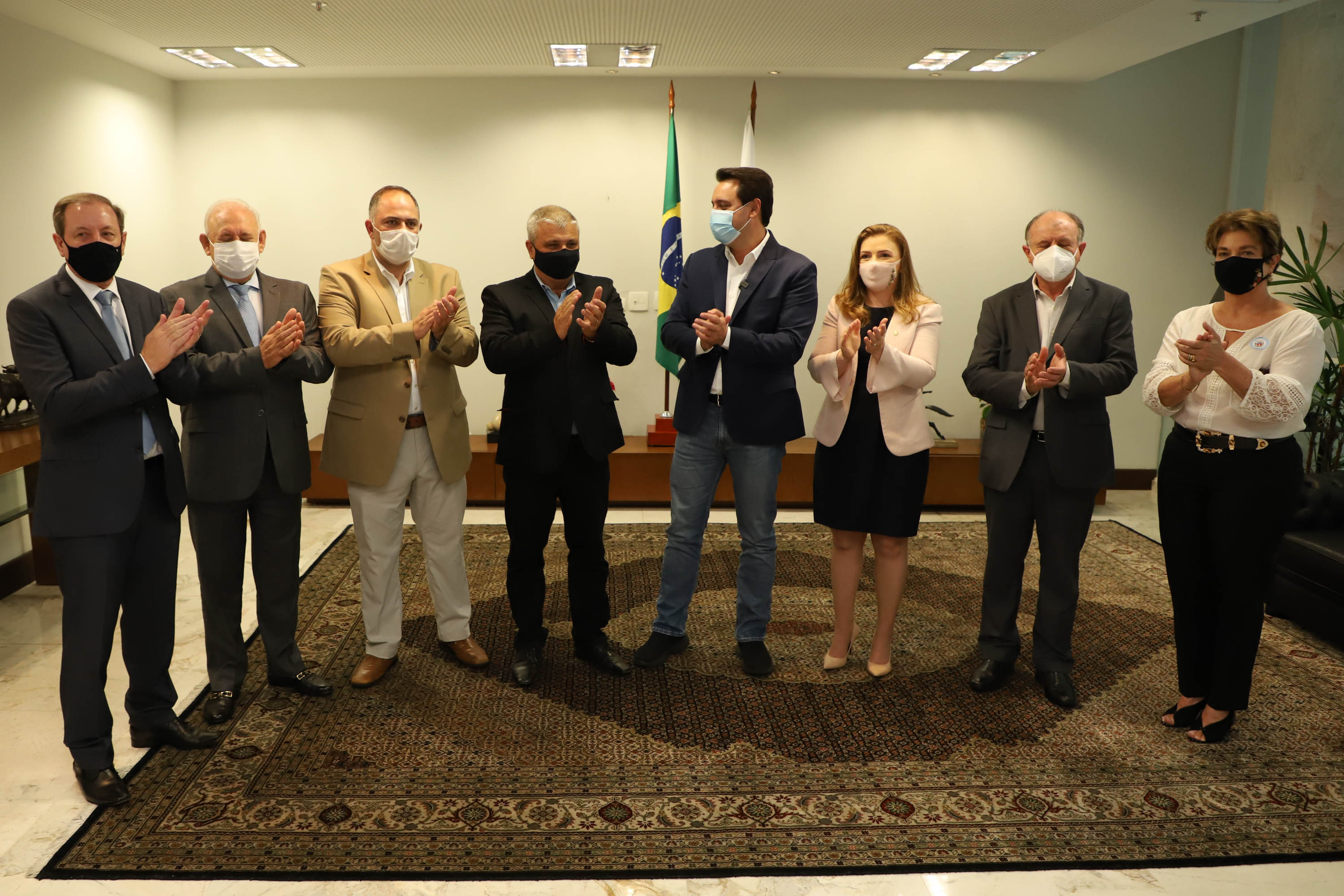 Governador assina ordem de serviço para construção da primeira Cidade do Idoso no Paraná