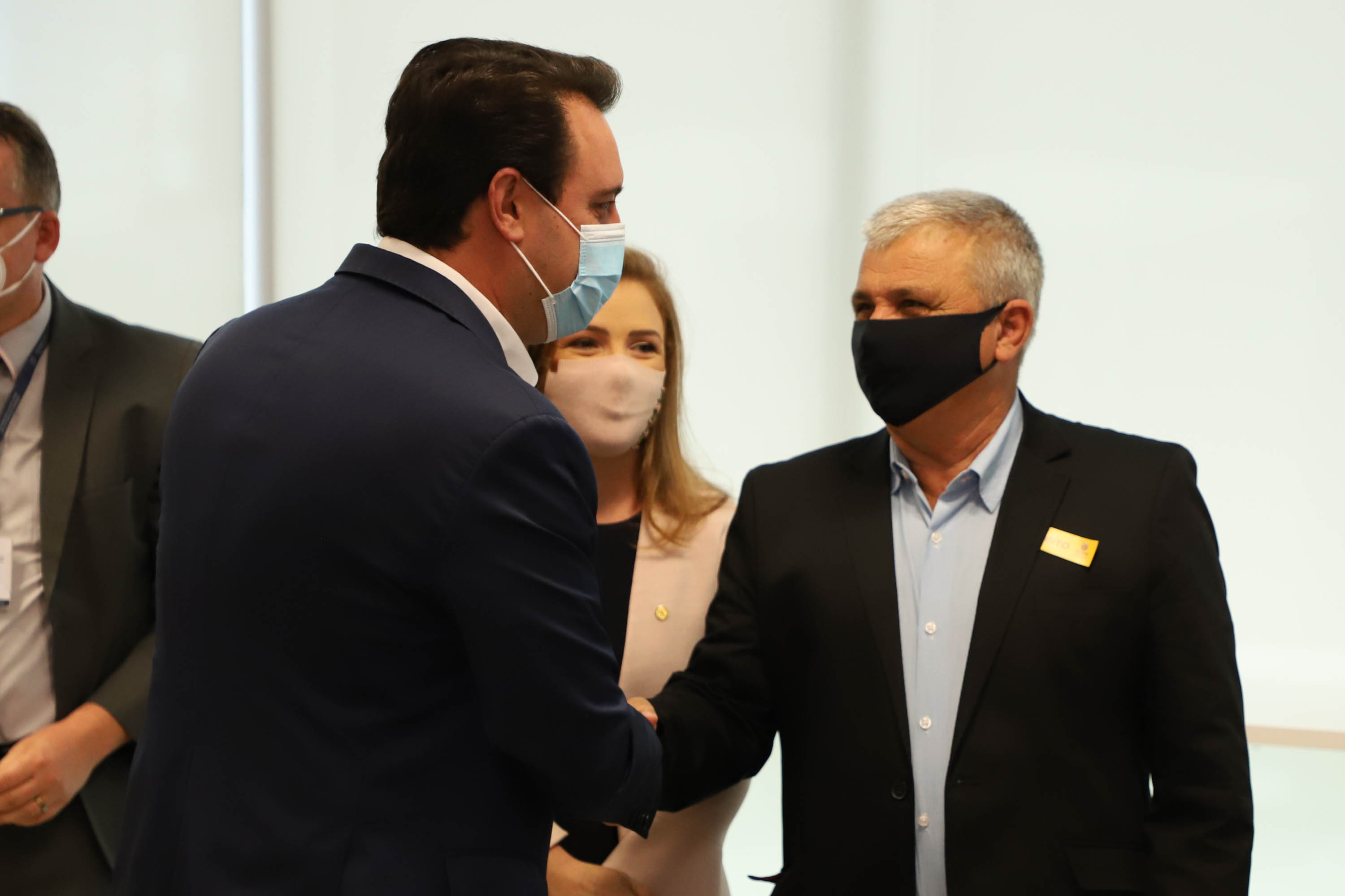 Governador assina ordem de serviço para construção da primeira Cidade do Idoso no Paraná