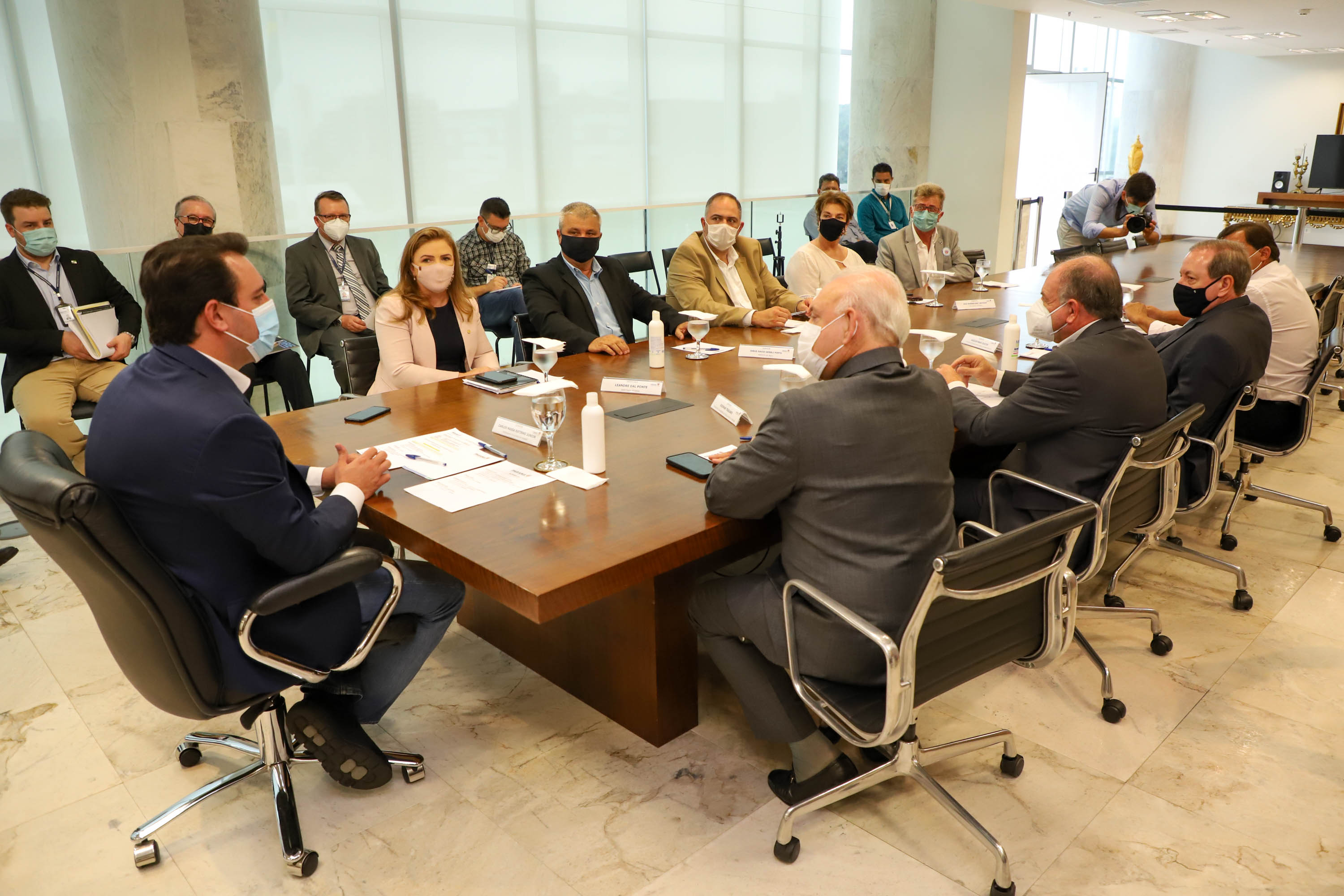 Governador assina ordem de serviço para construção da primeira Cidade do Idoso no Paraná