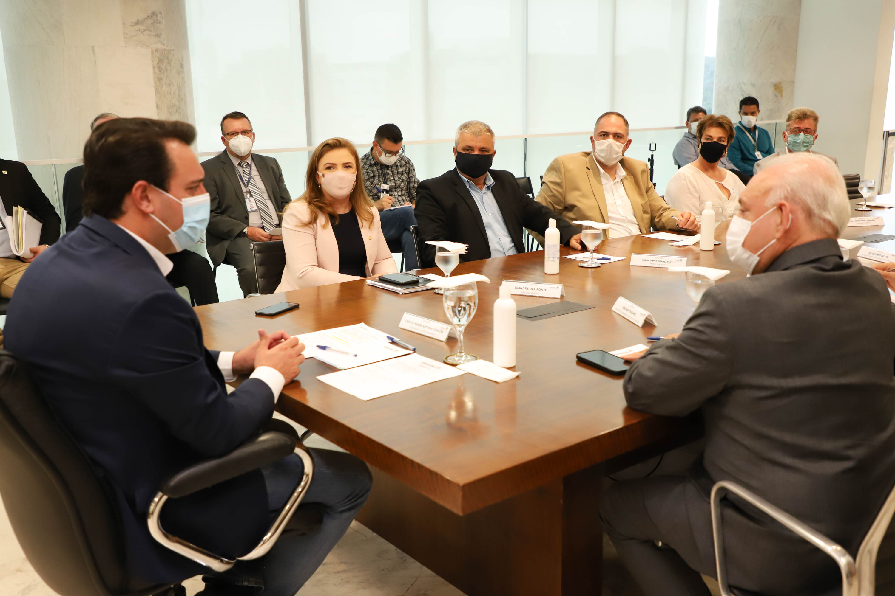 Governador assina ordem de serviço para construção da primeira Cidade do Idoso no Paraná