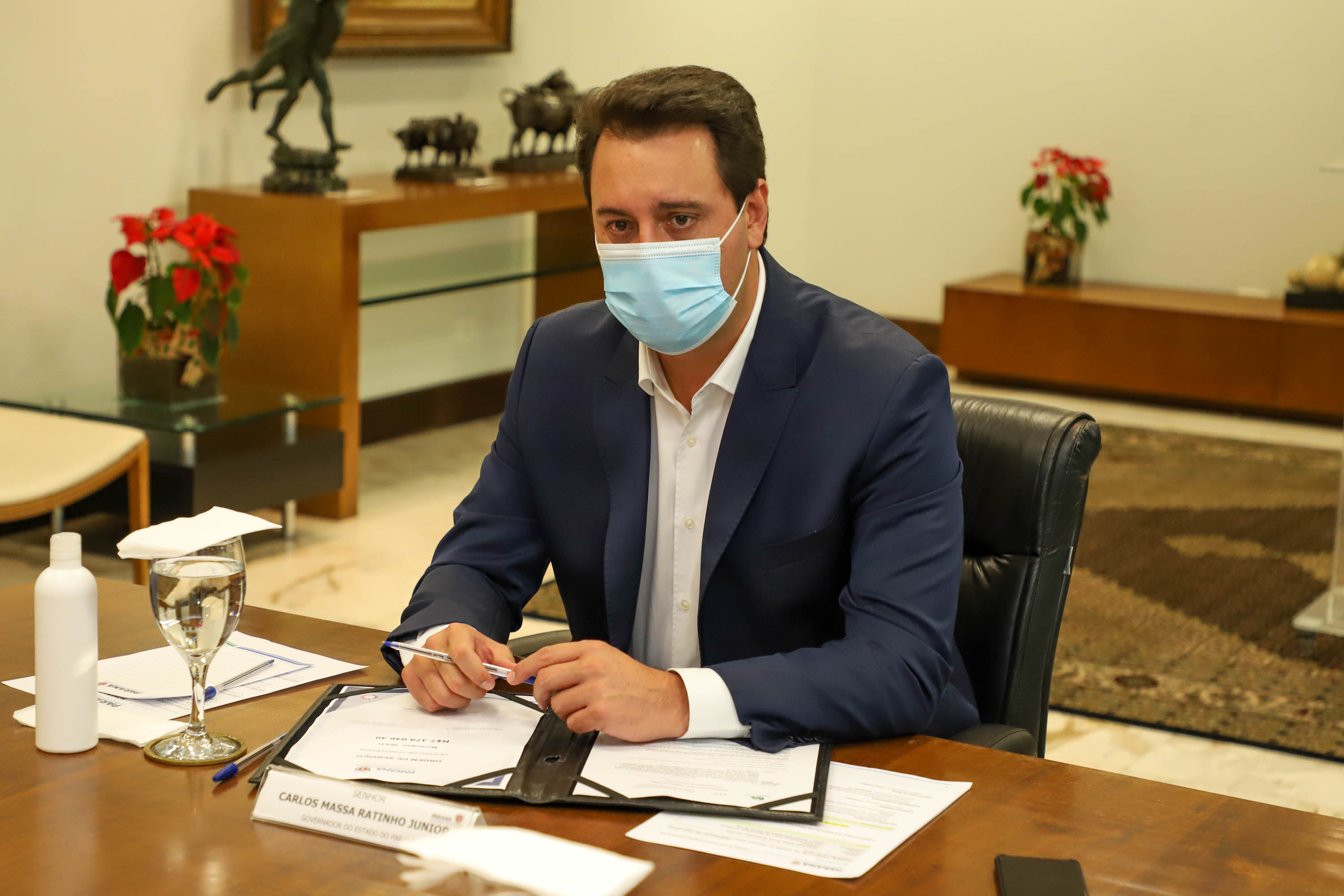 Governador assina ordem de serviço para construção da primeira Cidade do Idoso no Paraná