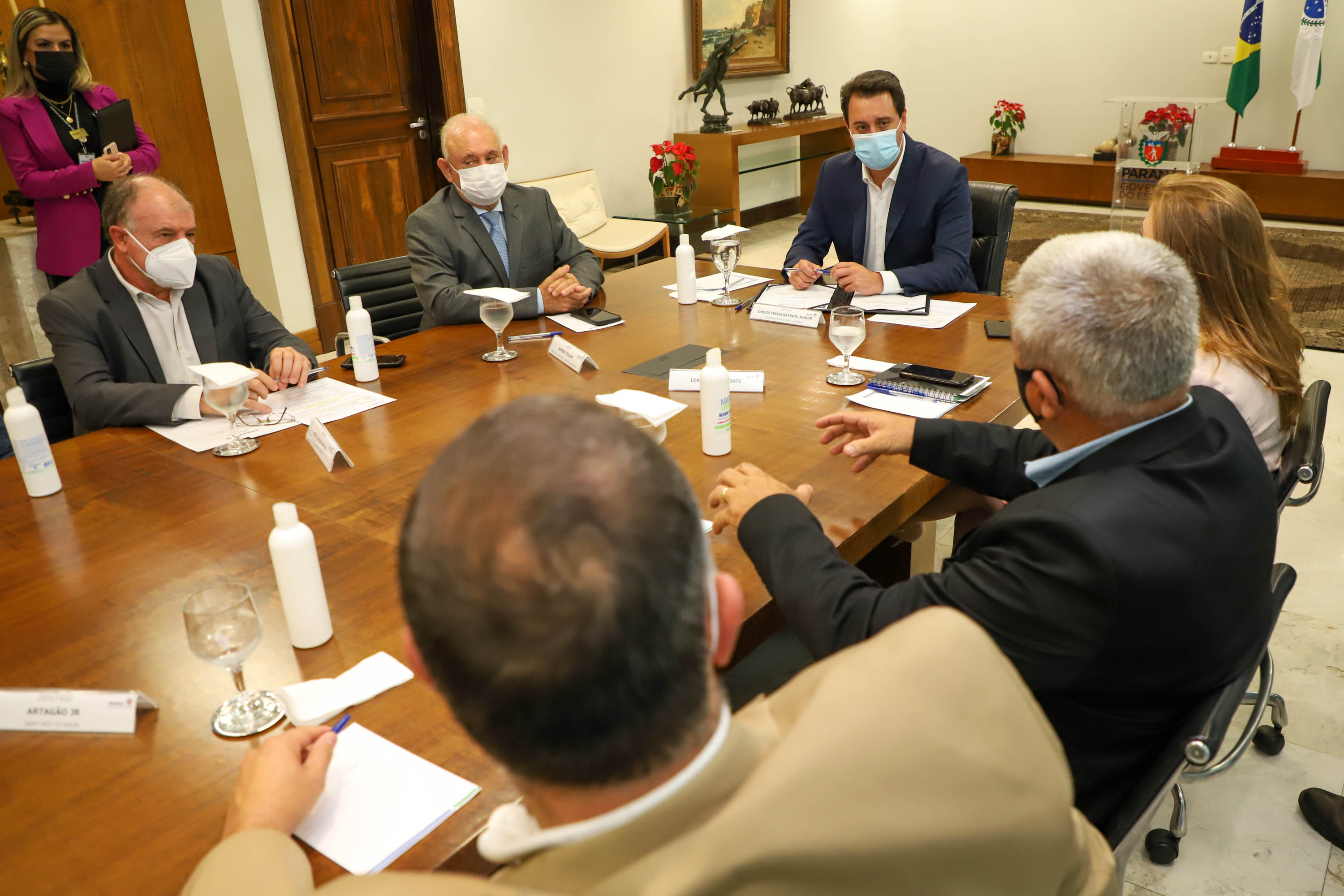 Governador assina ordem de serviço para construção da primeira Cidade do Idoso no Paraná