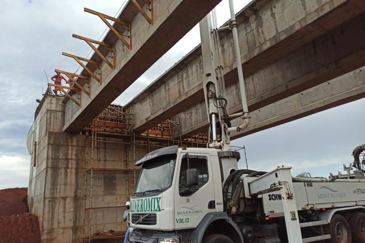 Ponte da Integração Brasil - Paraguai 76%