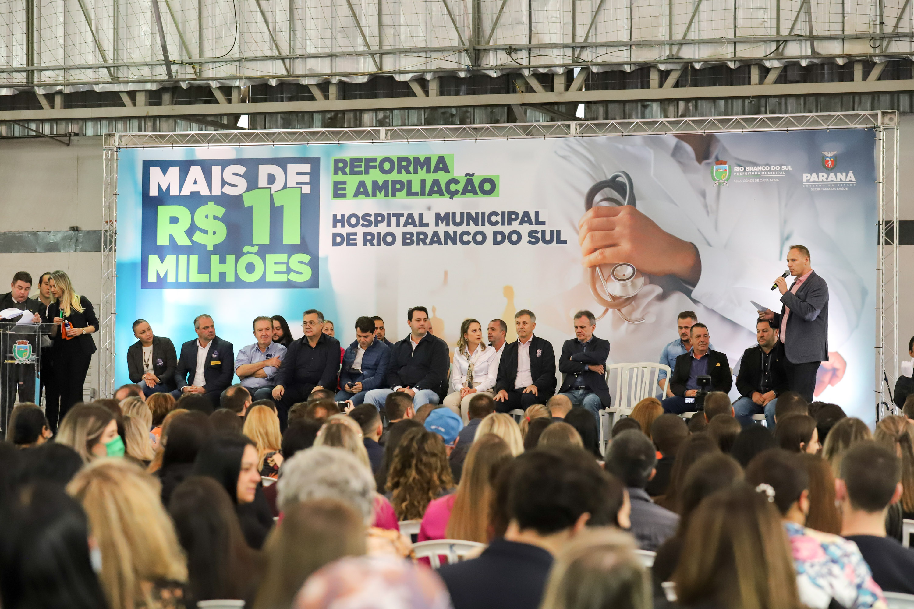 O governador Carlos Massa Ratinho Junior e o  Secretário da Saúde, Beto Preto, assinam nesta quinta-feira (31), liberação de recurso para o Hospital de Rio Branco do Sul. 31/03/2022 - Foto: Geraldo Bubniak/AEN