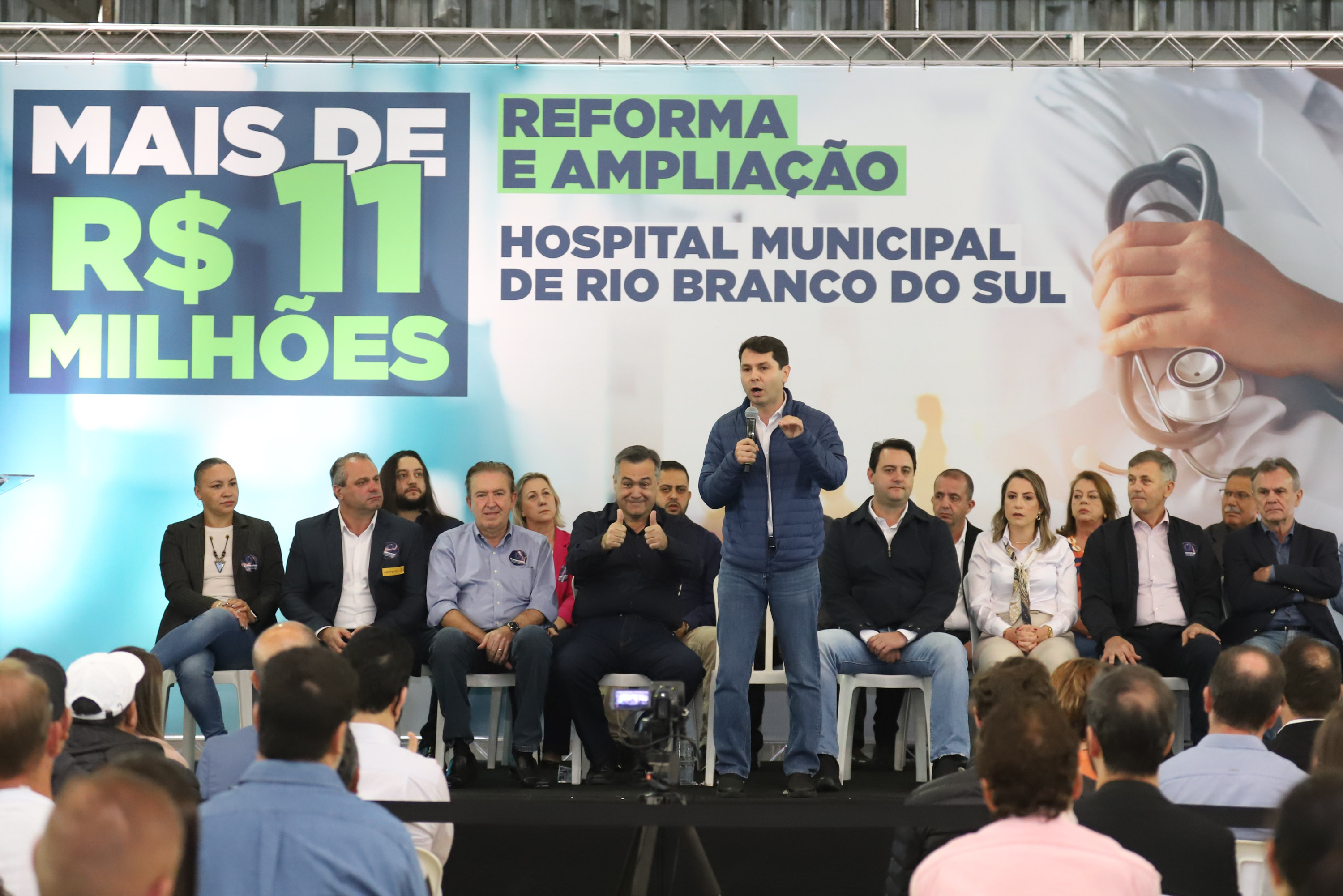 O governador Carlos Massa Ratinho Junior e o  Secretário da Saúde, Beto Preto, assinam nesta quinta-feira (31), liberação de recurso para o Hospital de Rio Branco do Sul. 31/03/2022 - Foto: Geraldo Bubniak/AEN