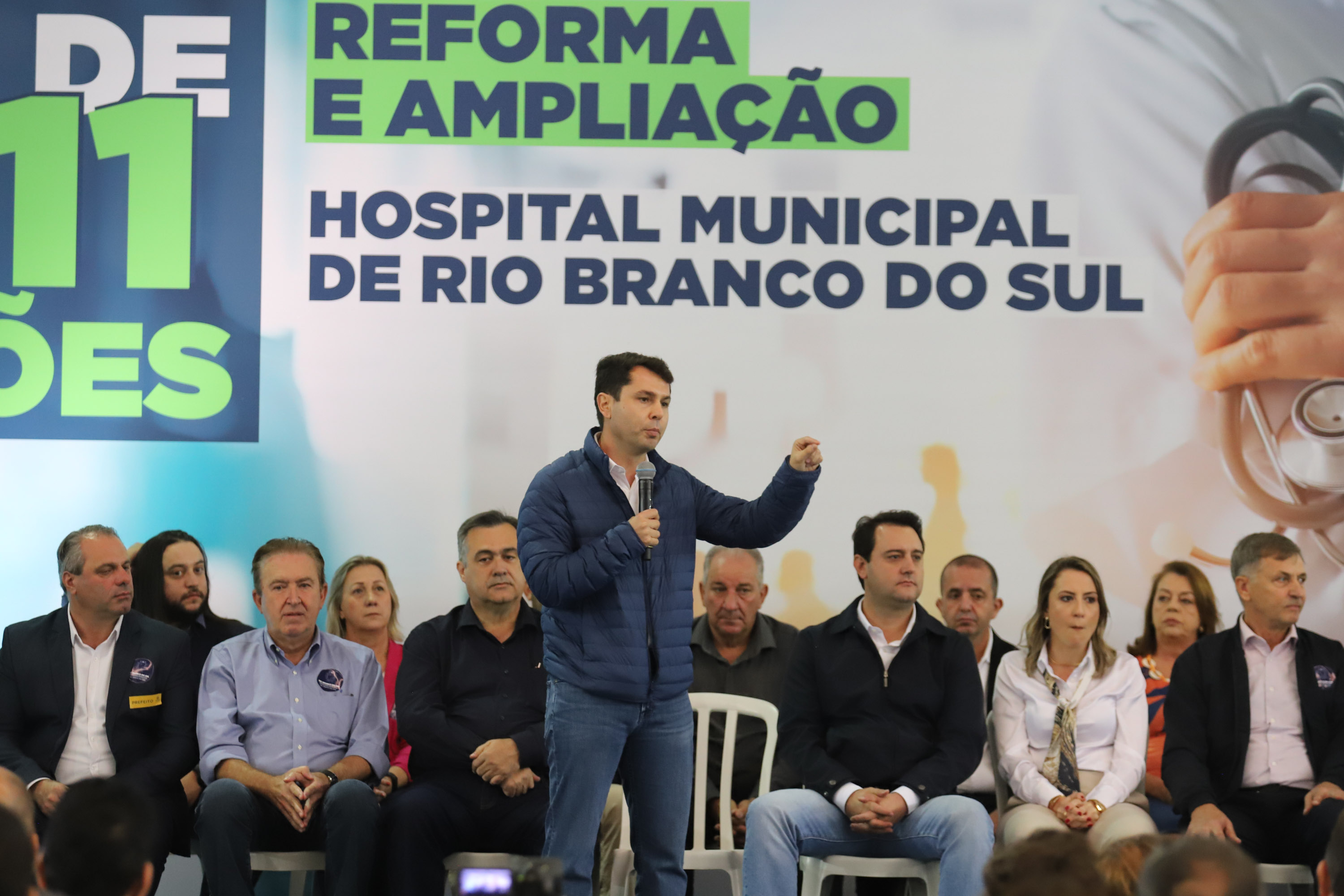 O governador Carlos Massa Ratinho Junior e o  Secretário da Saúde, Beto Preto, assinam nesta quinta-feira (31), liberação de recurso para o Hospital de Rio Branco do Sul. 31/03/2022 - Foto: Geraldo Bubniak/AEN