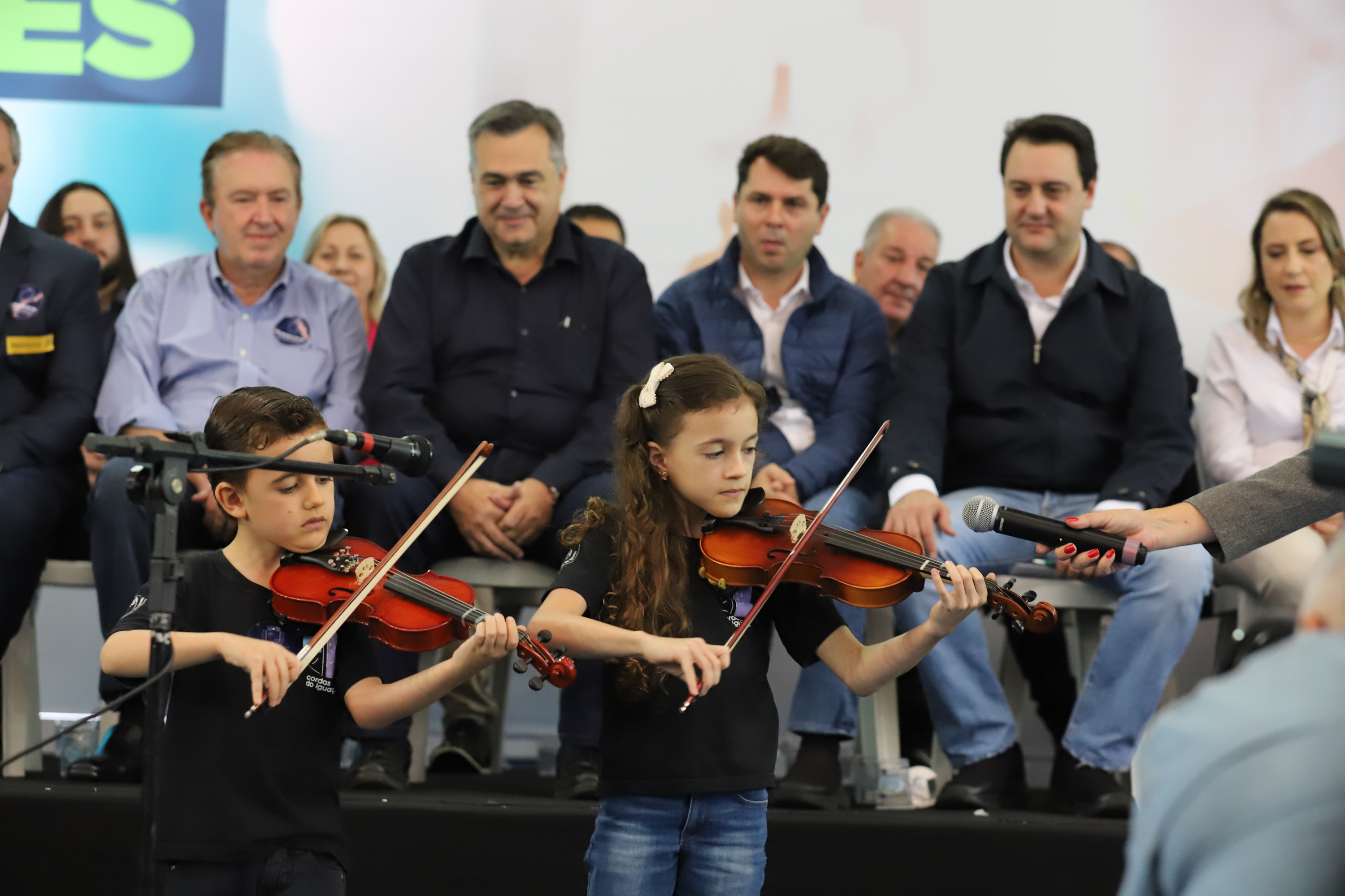 O governador Carlos Massa Ratinho Junior e o  Secretário da Saúde, Beto Preto, assinam nesta quinta-feira (31), liberação de recurso para o Hospital de Rio Branco do Sul. 31/03/2022 - Foto: Geraldo Bubniak/AEN