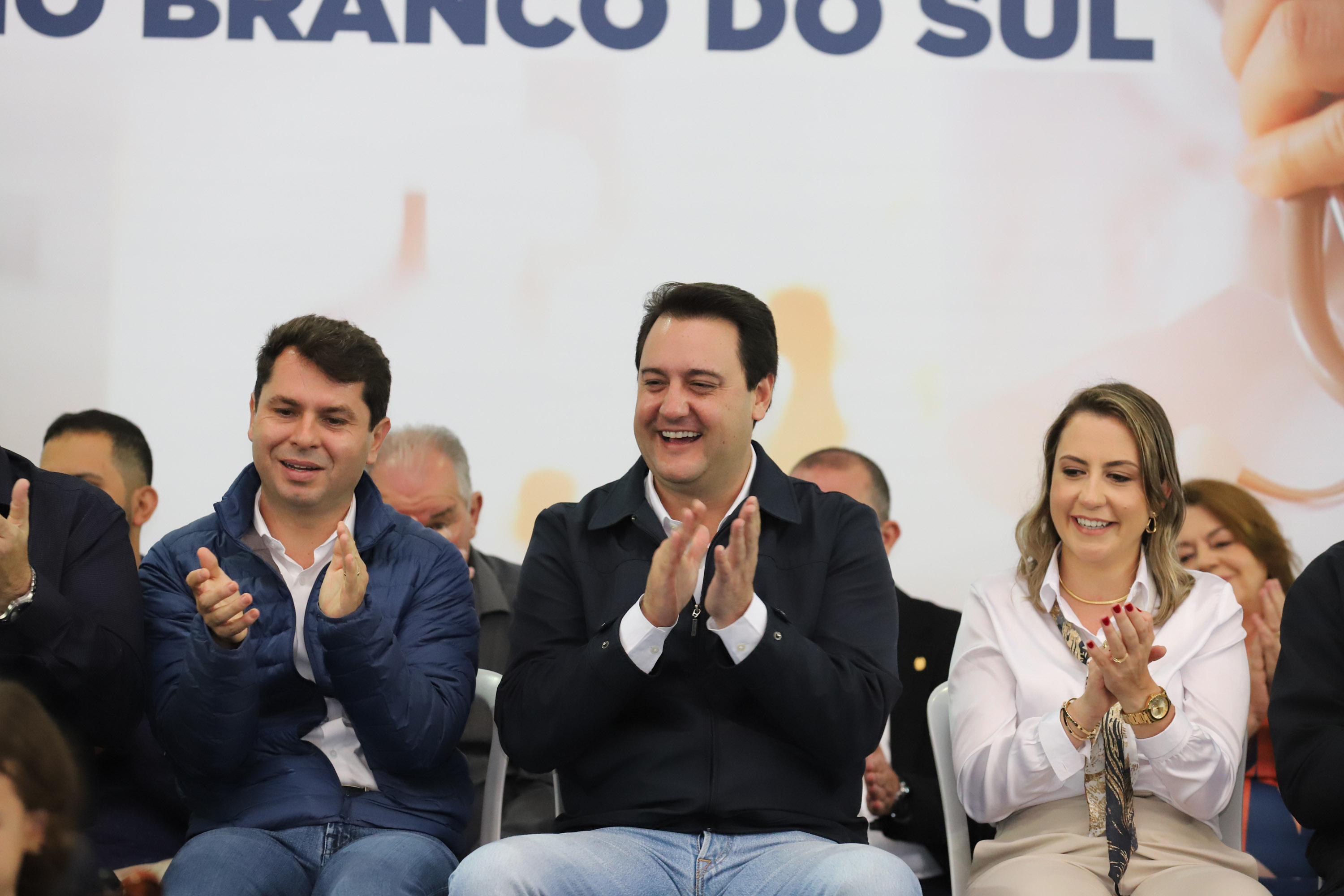 O governador Carlos Massa Ratinho Junior e o  Secretário da Saúde, Beto Preto, assinam nesta quinta-feira (31), liberação de recurso para o Hospital de Rio Branco do Sul. 31/03/2022 - Foto: Geraldo Bubniak/AEN