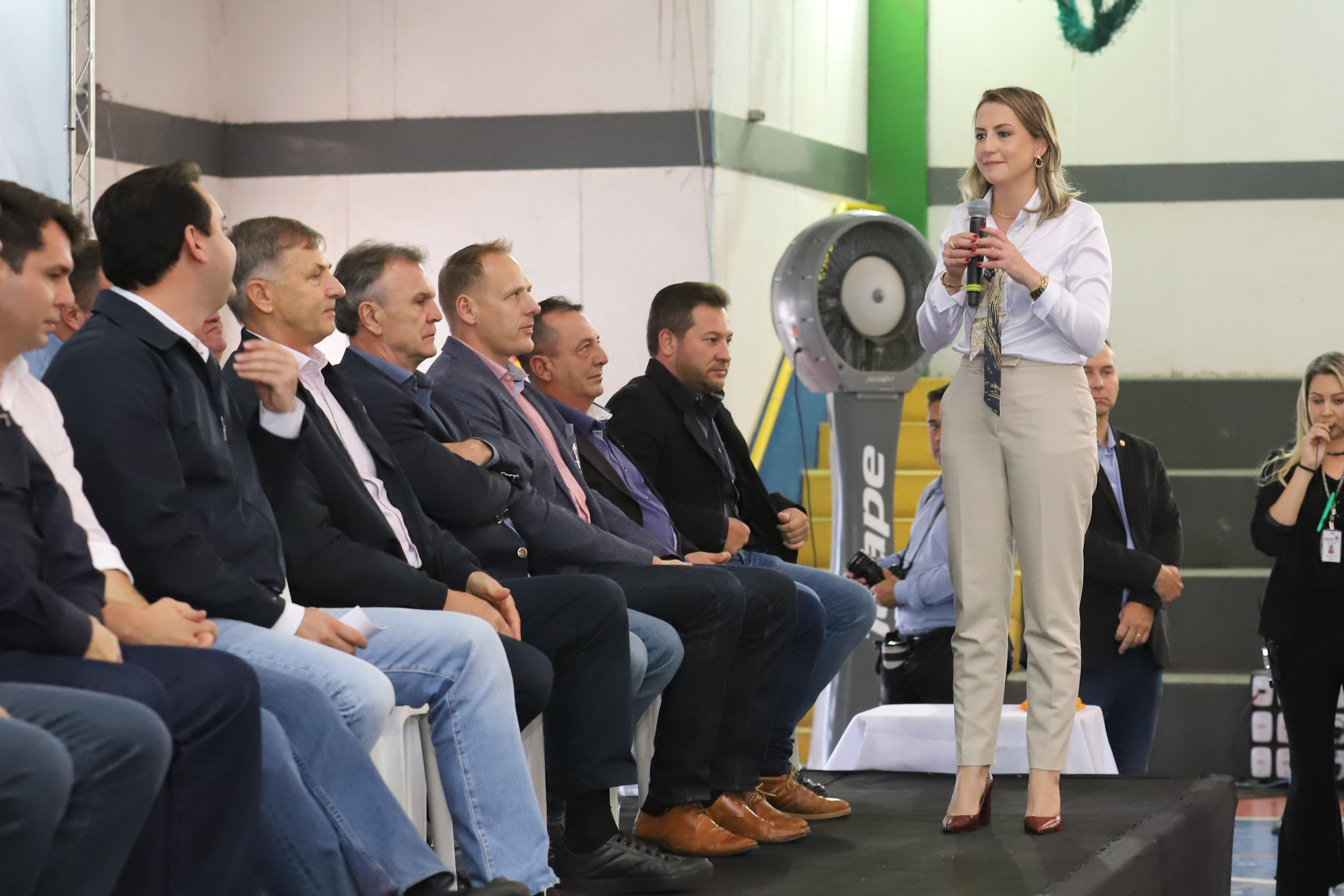 O governador Carlos Massa Ratinho Junior e o  Secretário da Saúde, Beto Preto, assinam nesta quinta-feira (31), liberação de recurso para o Hospital de Rio Branco do Sul. 31/03/2022 - Foto: Geraldo Bubniak/AEN