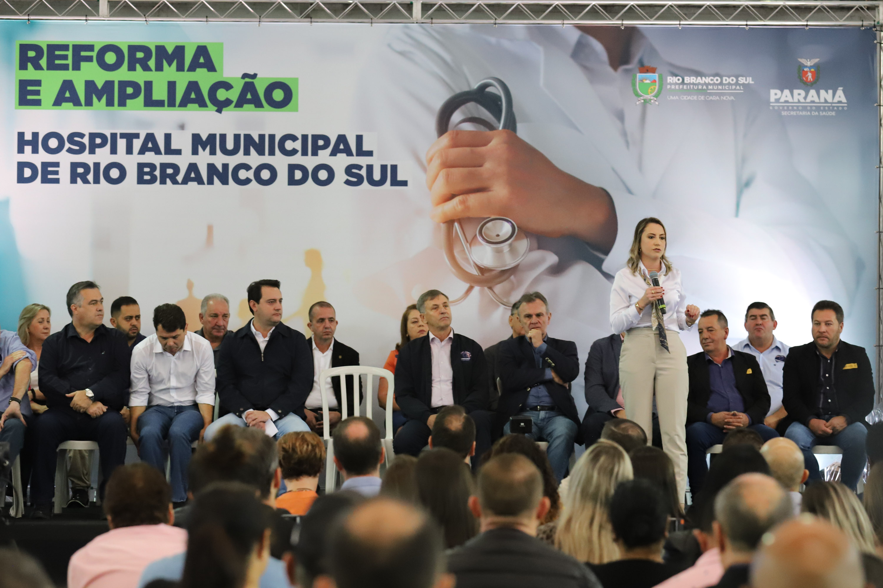 O governador Carlos Massa Ratinho Junior e o  Secretário da Saúde, Beto Preto, assinam nesta quinta-feira (31), liberação de recurso para o Hospital de Rio Branco do Sul. 31/03/2022 - Foto: Geraldo Bubniak/AEN