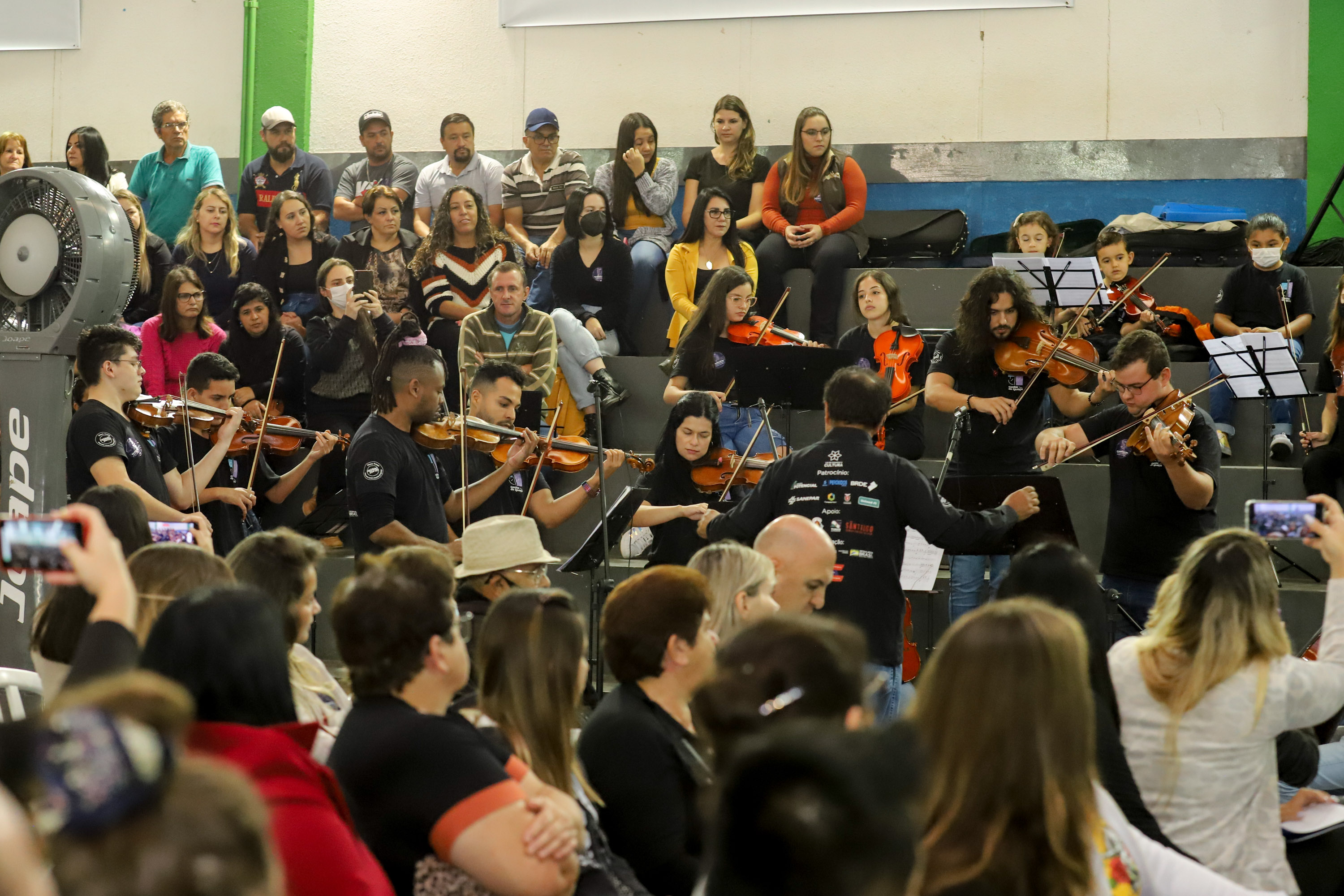 O governador Carlos Massa Ratinho Junior e o  Secretário da Saúde, Beto Preto, assinam nesta quinta-feira (31), liberação de recurso para o Hospital de Rio Branco do Sul. 31/03/2022 - Foto: Geraldo Bubniak/AEN