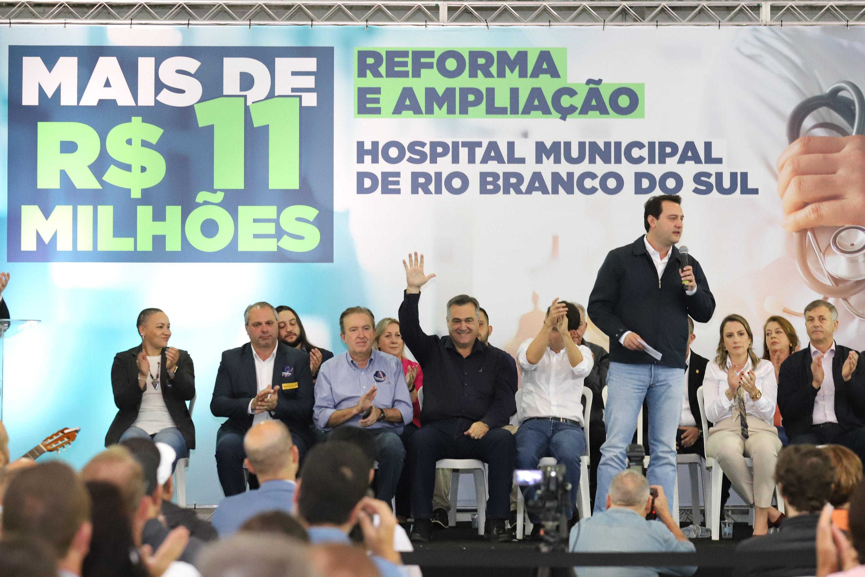 O governador Carlos Massa Ratinho Junior e o  Secretário da Saúde, Beto Preto, assinam nesta quinta-feira (31), liberação de recurso para o Hospital de Rio Branco do Sul. 31/03/2022 - Foto: Geraldo Bubniak/AEN