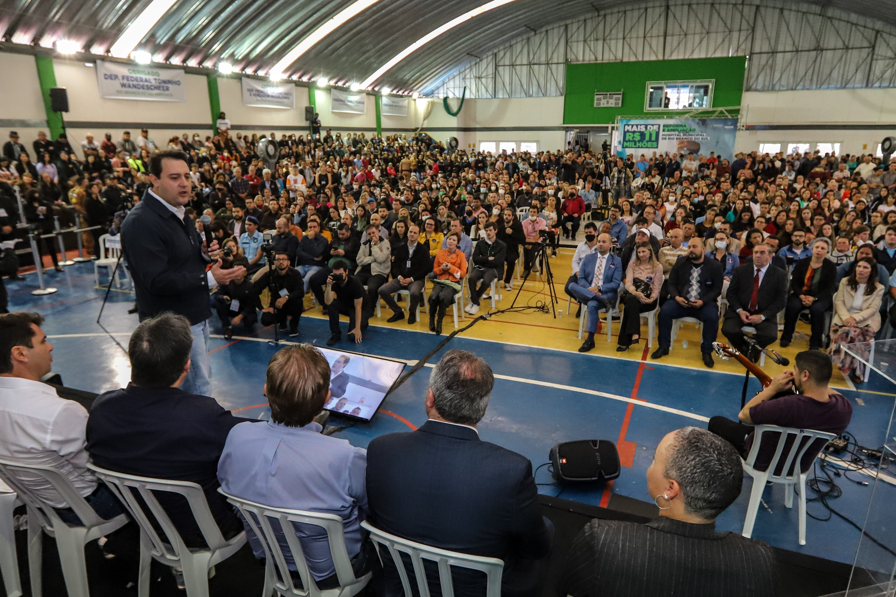 O governador Carlos Massa Ratinho Junior e o  Secretário da Saúde, Beto Preto, assinam nesta quinta-feira (31), liberação de recurso para o Hospital de Rio Branco do Sul. 31/03/2022 - Foto: Geraldo Bubniak/AEN