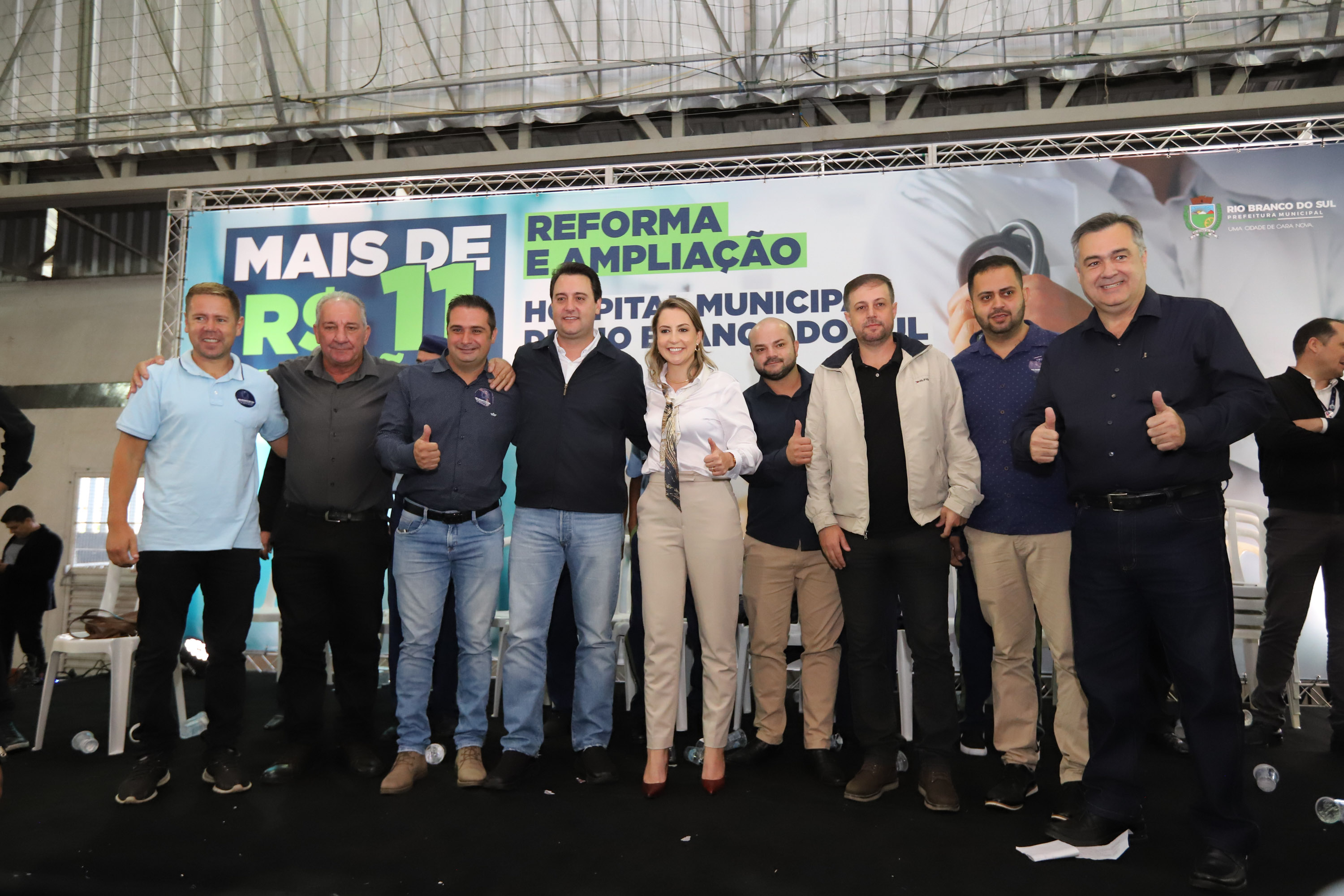 O governador Carlos Massa Ratinho Junior e o  Secretário da Saúde, Beto Preto, assinam nesta quinta-feira (31), liberação de recurso para o Hospital de Rio Branco do Sul. 31/03/2022 - Foto: Geraldo Bubniak/AEN