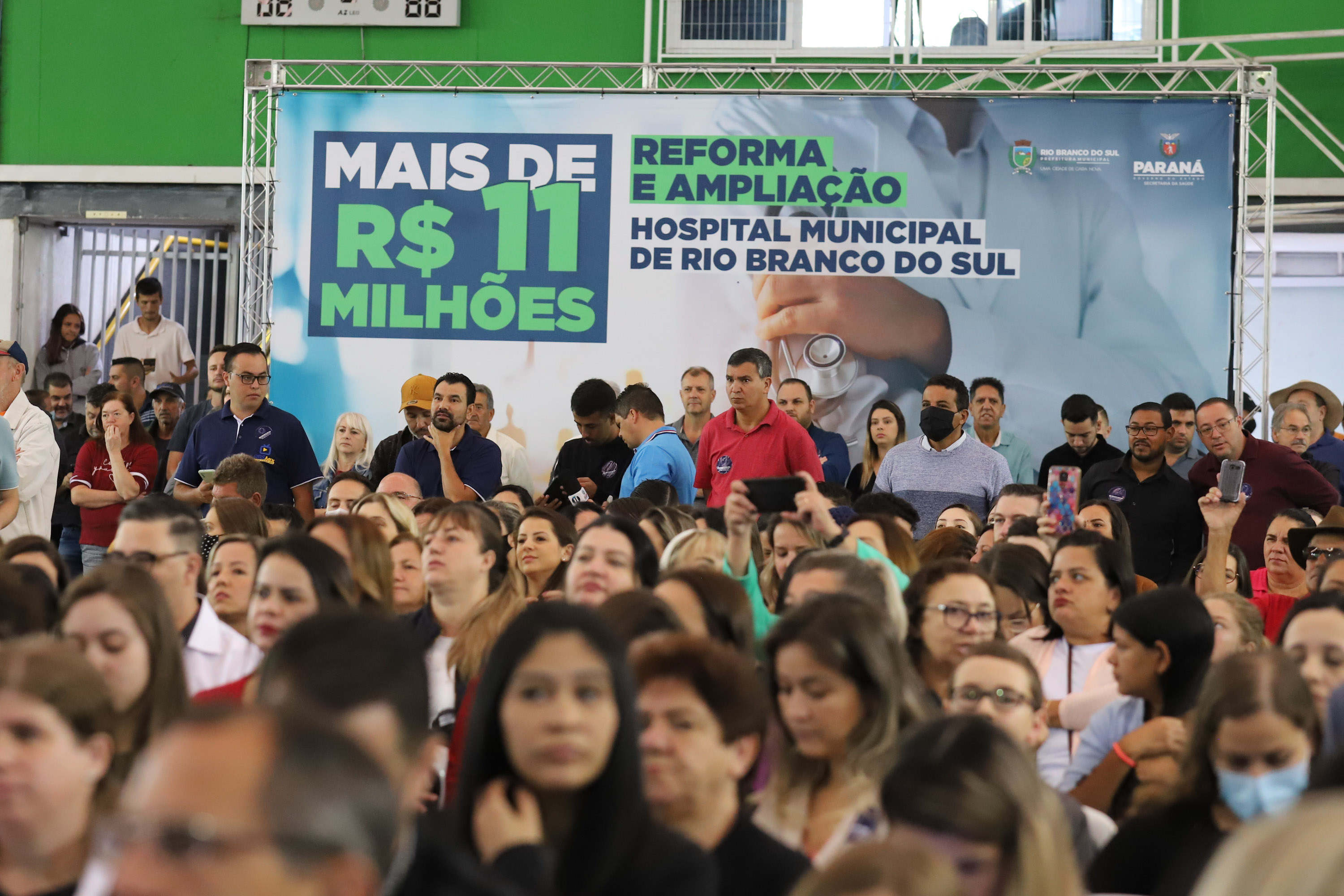 O governador Carlos Massa Ratinho Junior e o  Secretário da Saúde, Beto Preto, assinam nesta quinta-feira (31), liberação de recurso para o Hospital de Rio Branco do Sul. 31/03/2022 - Foto: Geraldo Bubniak/AEN