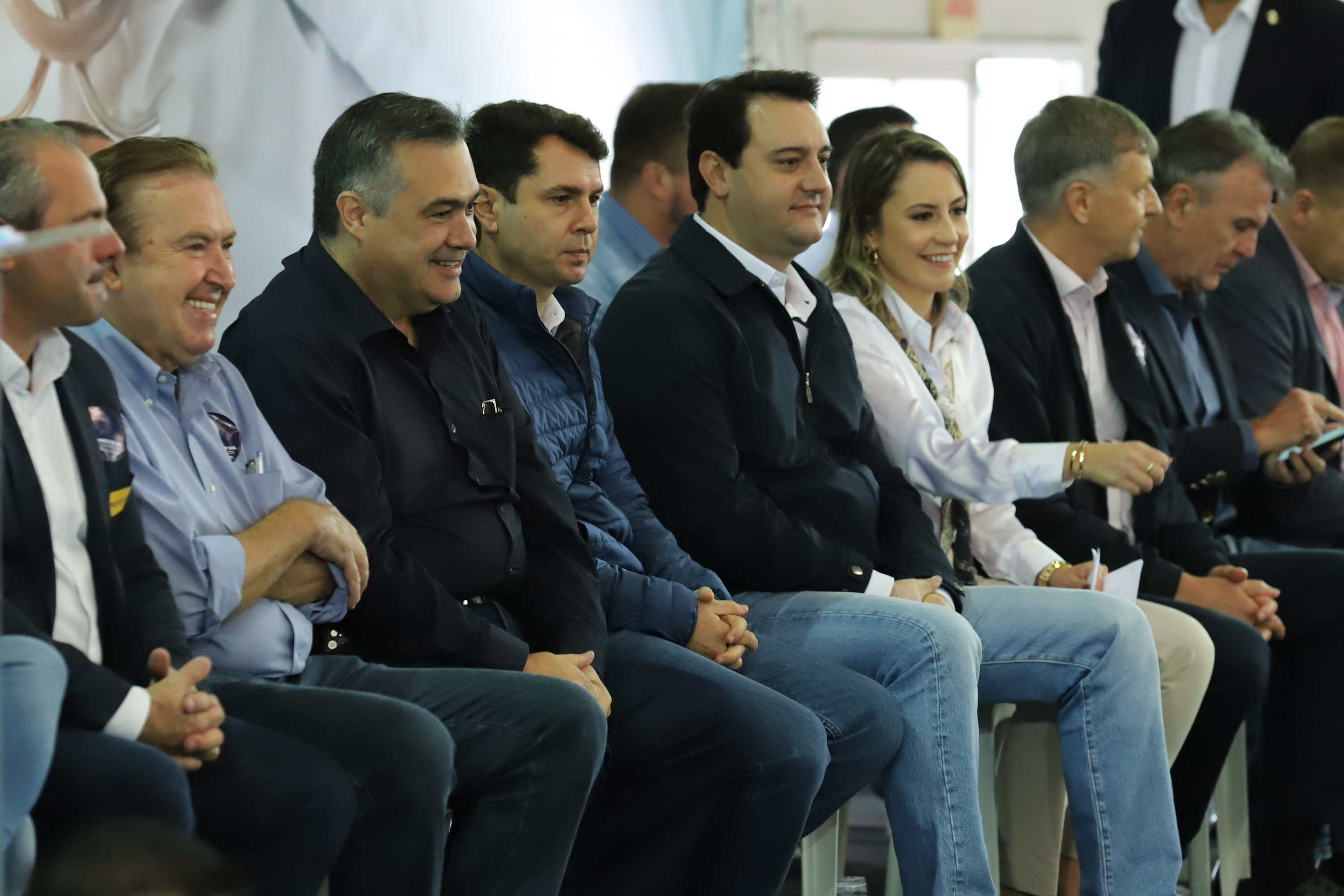 O governador Carlos Massa Ratinho Junior e o  Secretário da Saúde, Beto Preto, assinam nesta quinta-feira (31), liberação de recurso para o Hospital de Rio Branco do Sul. 31/03/2022 - Foto: Geraldo Bubniak/AEN