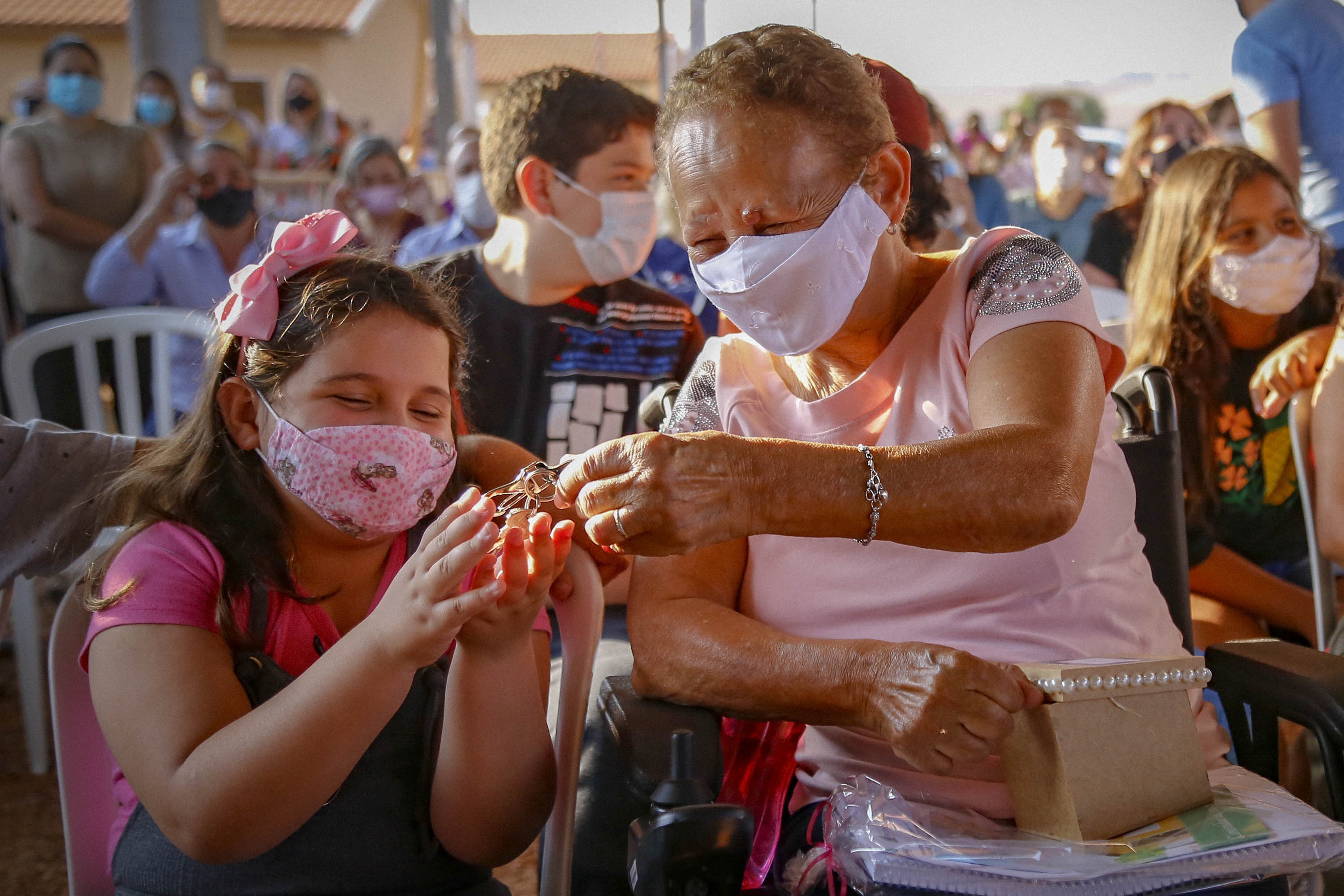 Mulheres são as mais beneficiadas por projetos habitacionais no Paraná
