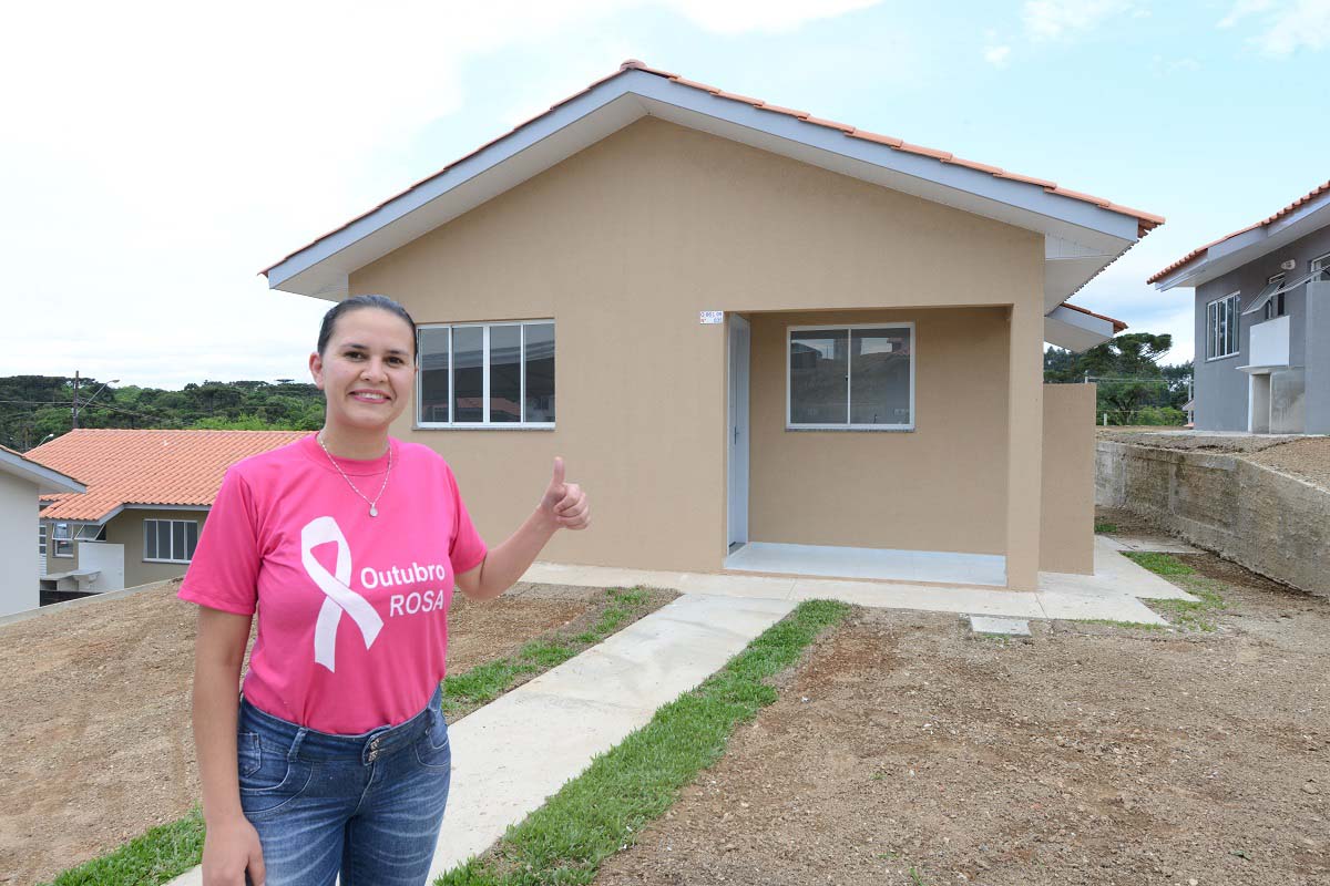 Mulheres são as mais beneficiadas por projetos habitacionais no Paraná