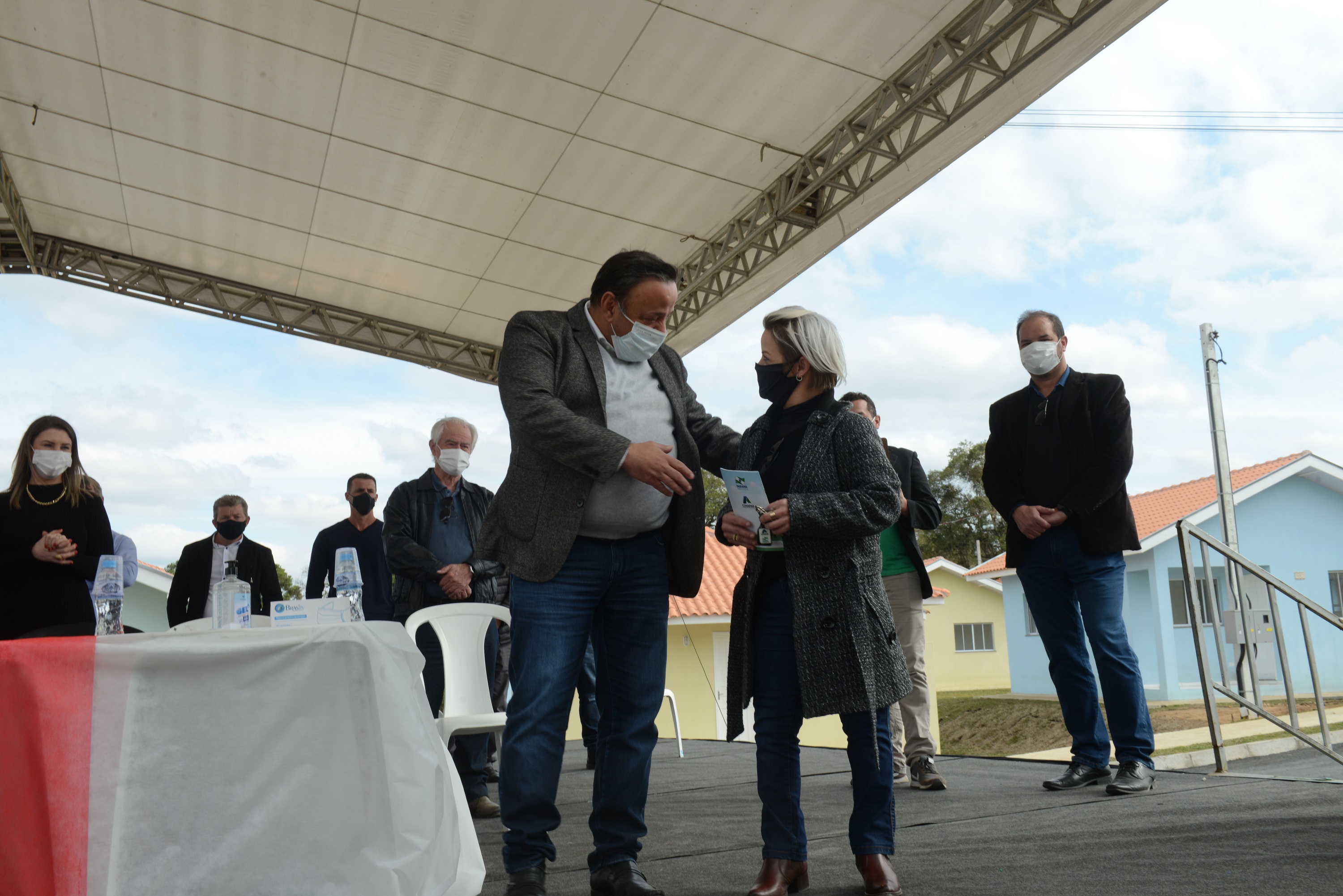 Mulheres são as mais beneficiadas por projetos habitacionais no Paraná