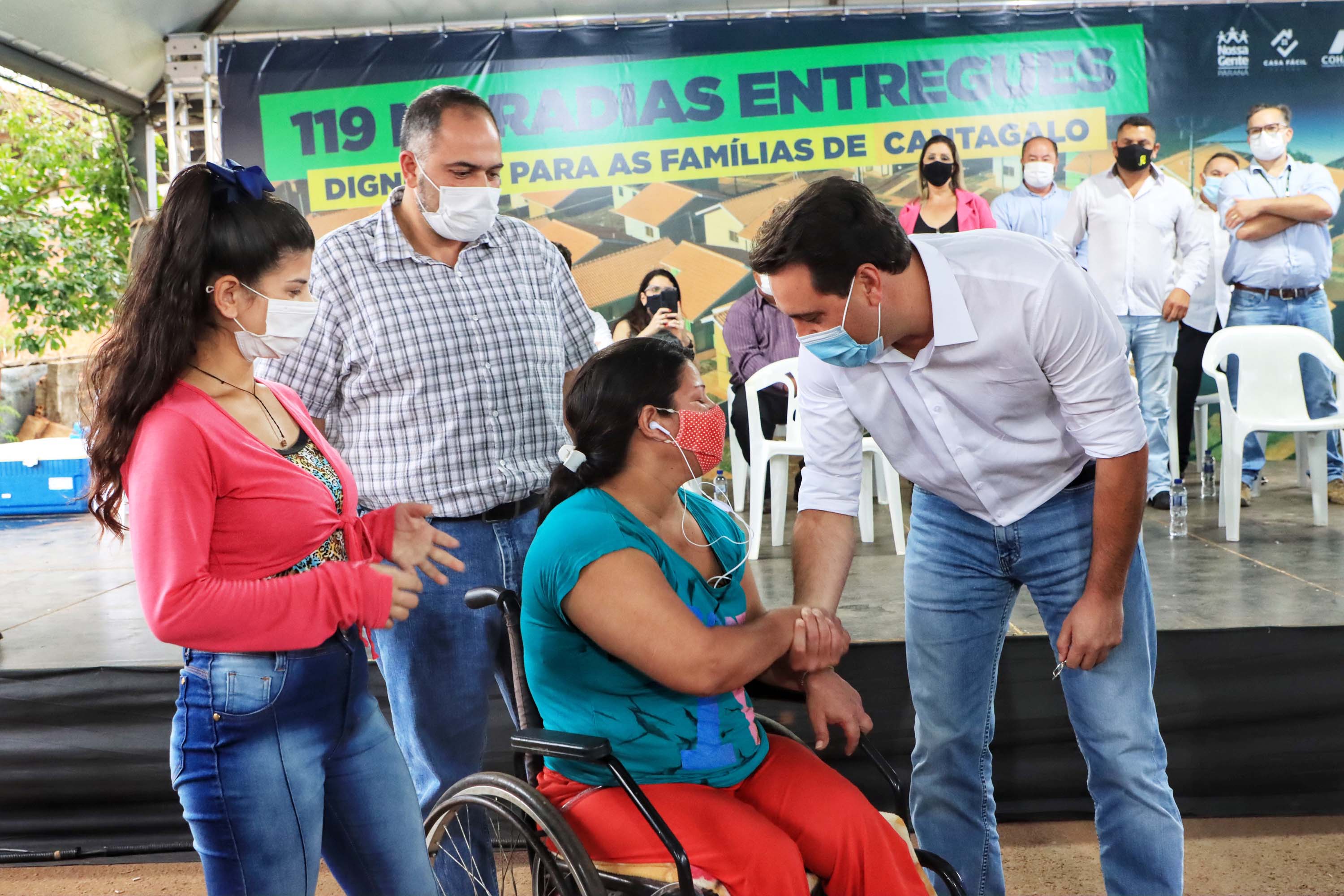 Mulheres são as mais beneficiadas por projetos habitacionais no Paraná