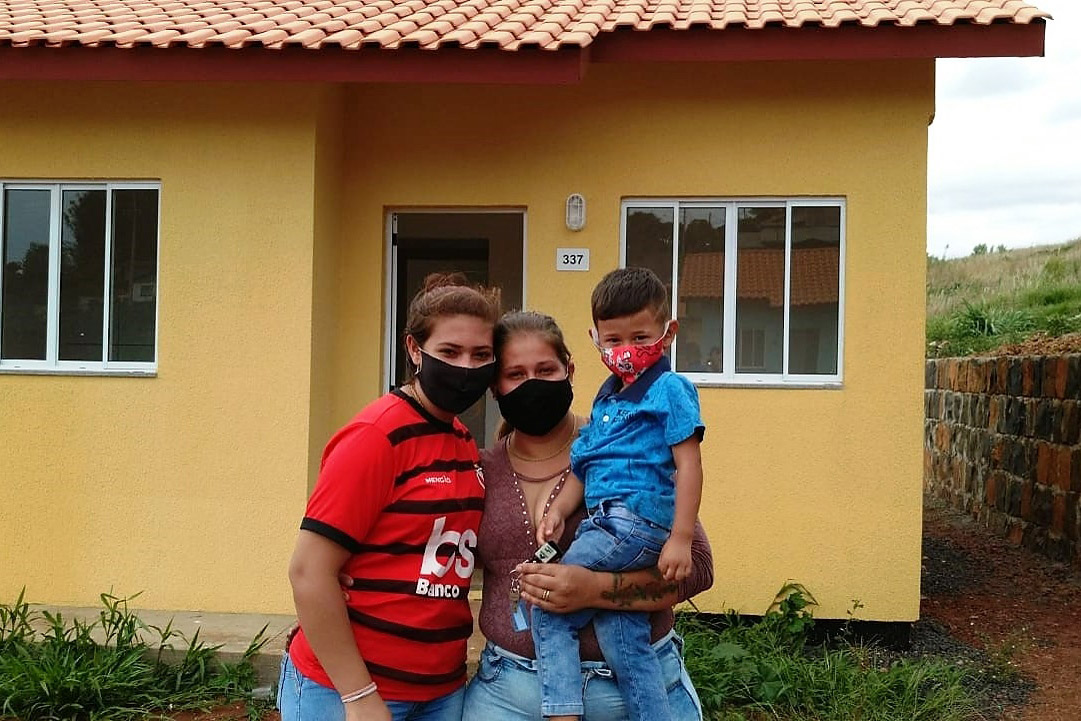 Mulheres são as mais beneficiadas por projetos habitacionais no Paraná