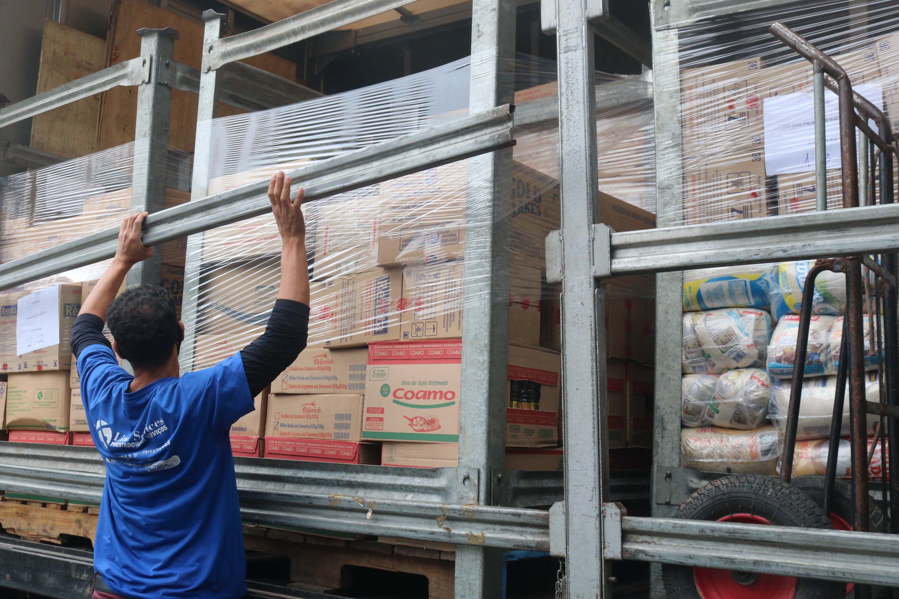 Governo realiza segunda entrega de alimentos não perecíveis para merenda escolar