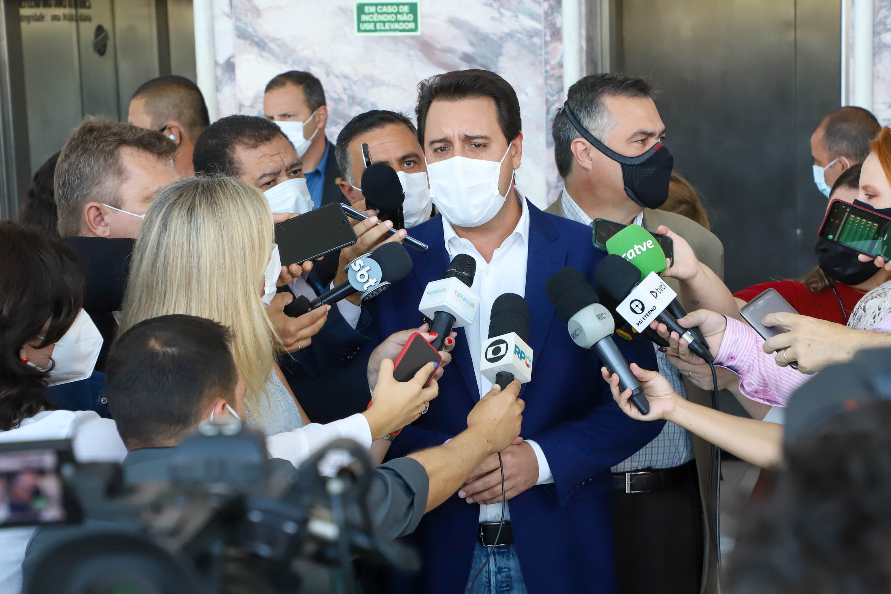 Investimento recorde na Saúde prevê mais de 300 obras e entrega de 744 veículos para municípios do Paraná