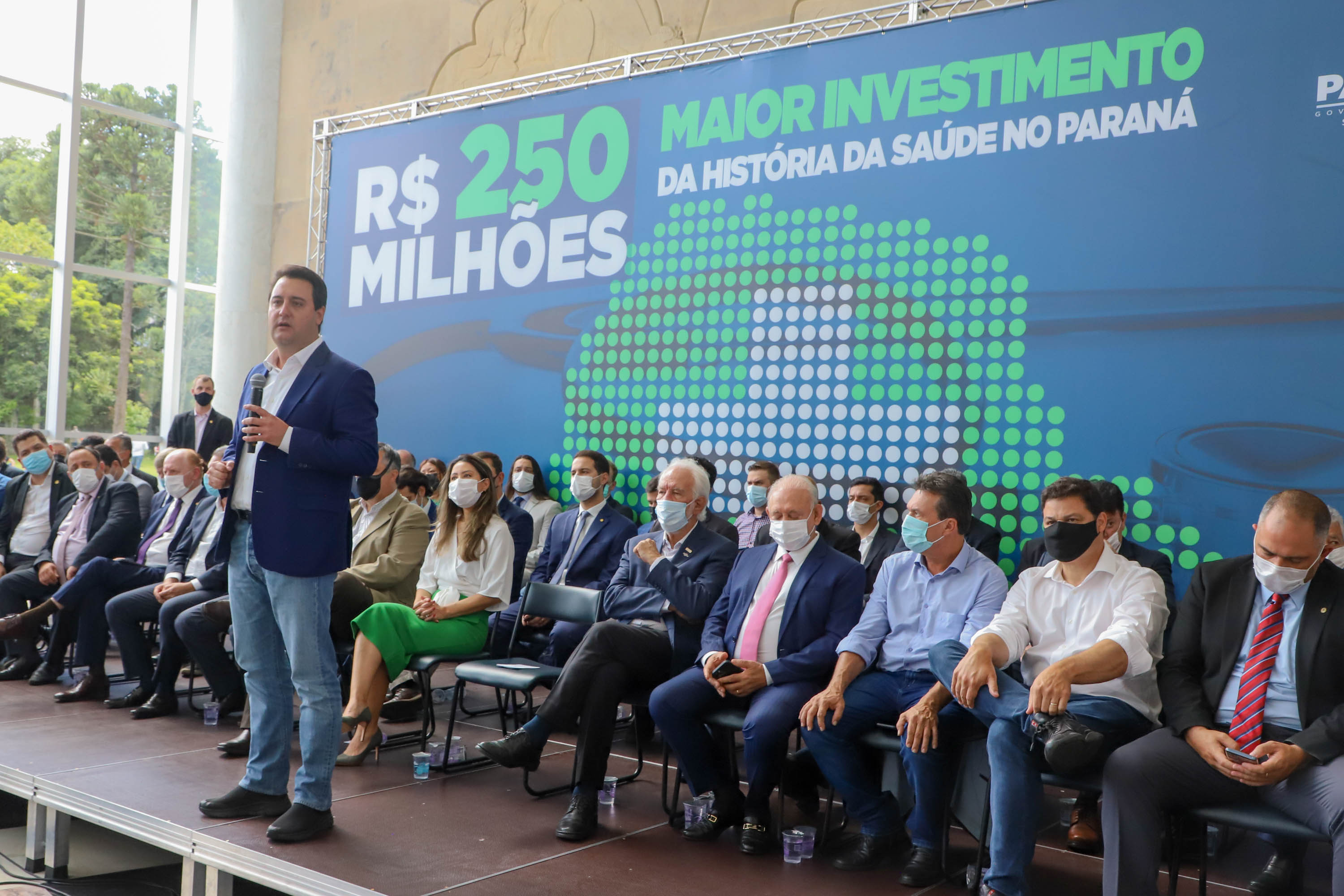 Investimento recorde na Saúde prevê mais de 300 obras e entrega de 744 veículos para municípios do Paraná