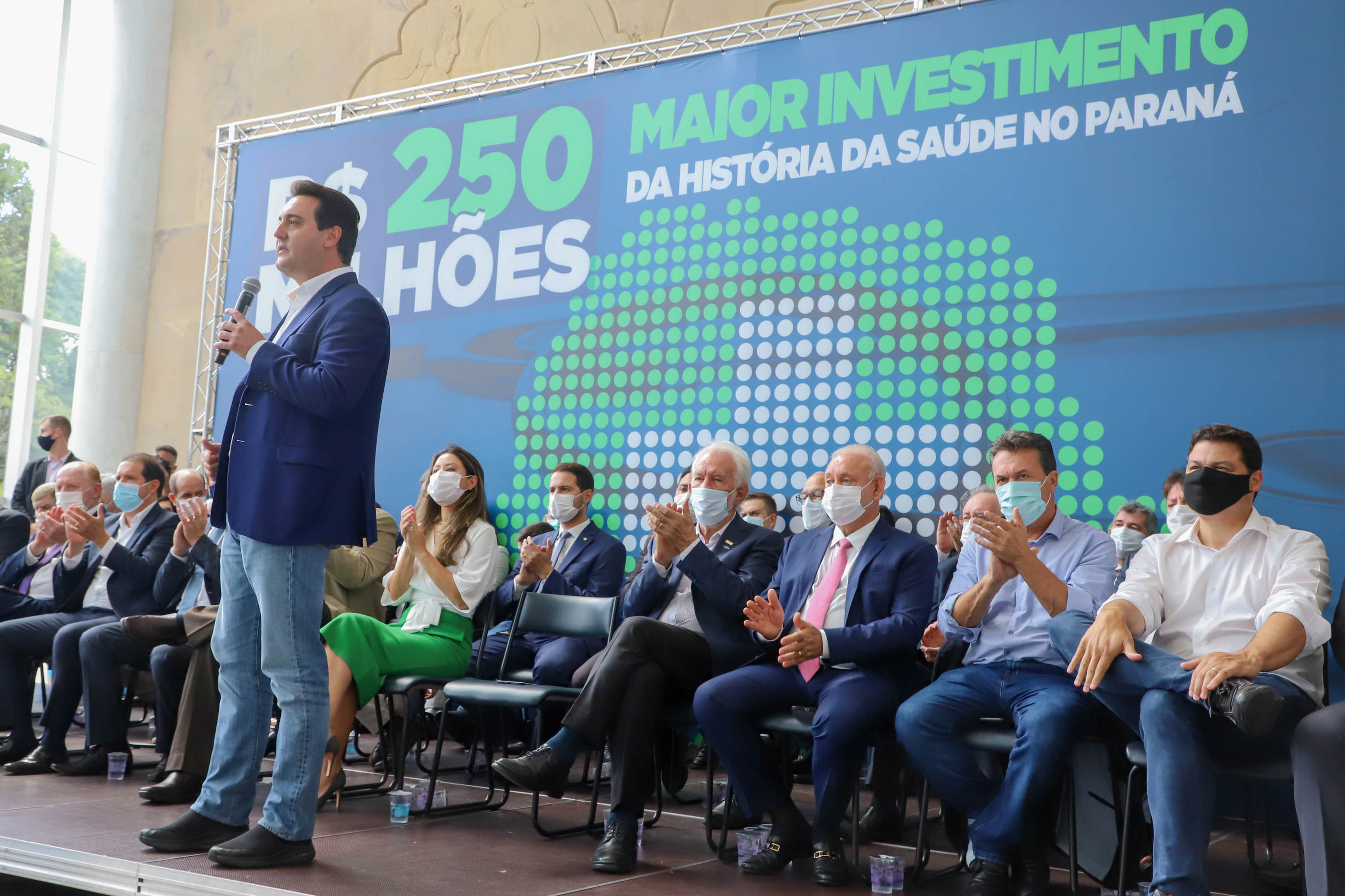 Investimento recorde na Saúde prevê mais de 300 obras e entrega de 744 veículos para municípios do Paraná