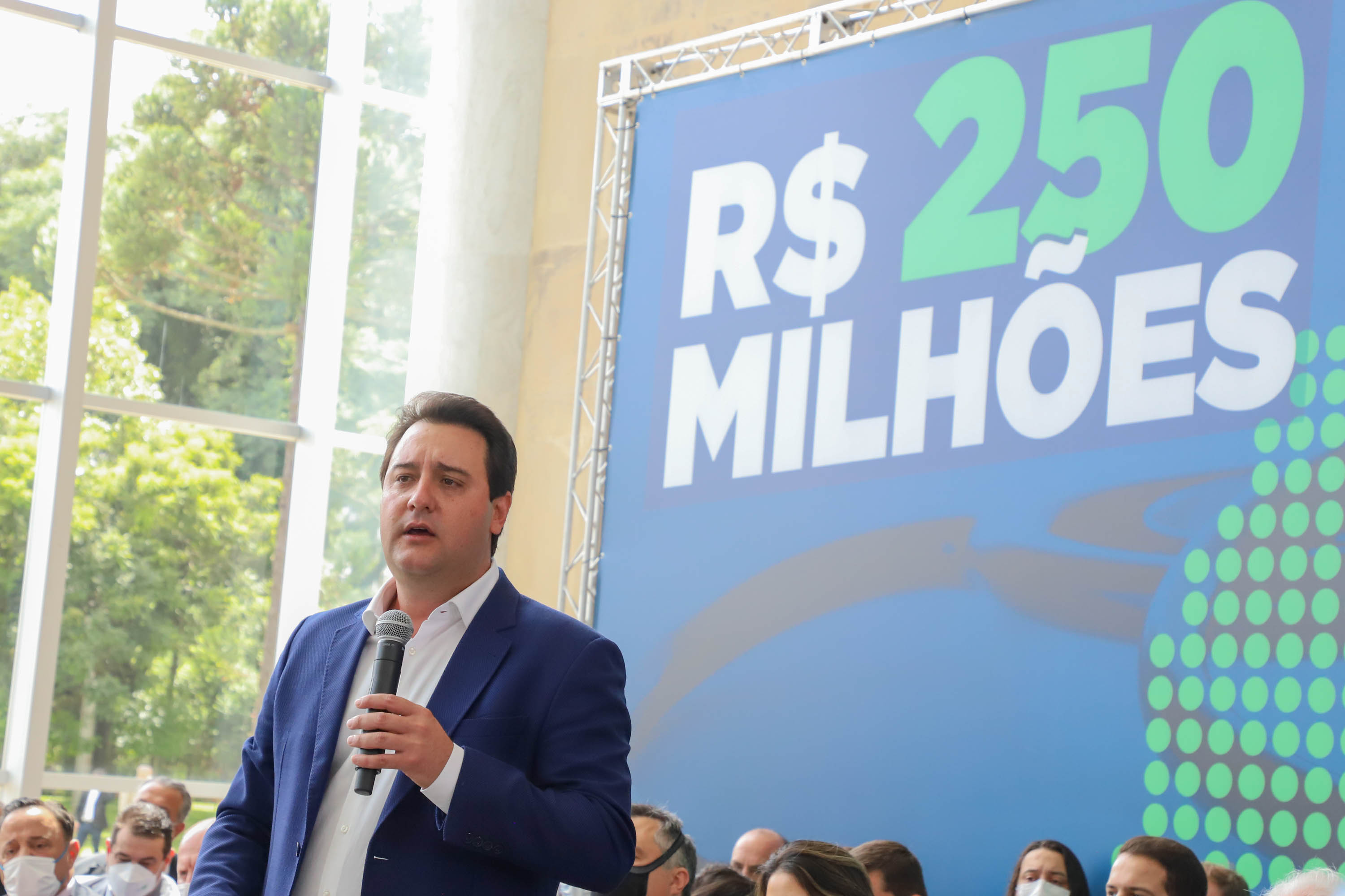 Investimento recorde na Saúde prevê mais de 300 obras e entrega de 744 veículos para municípios do Paraná