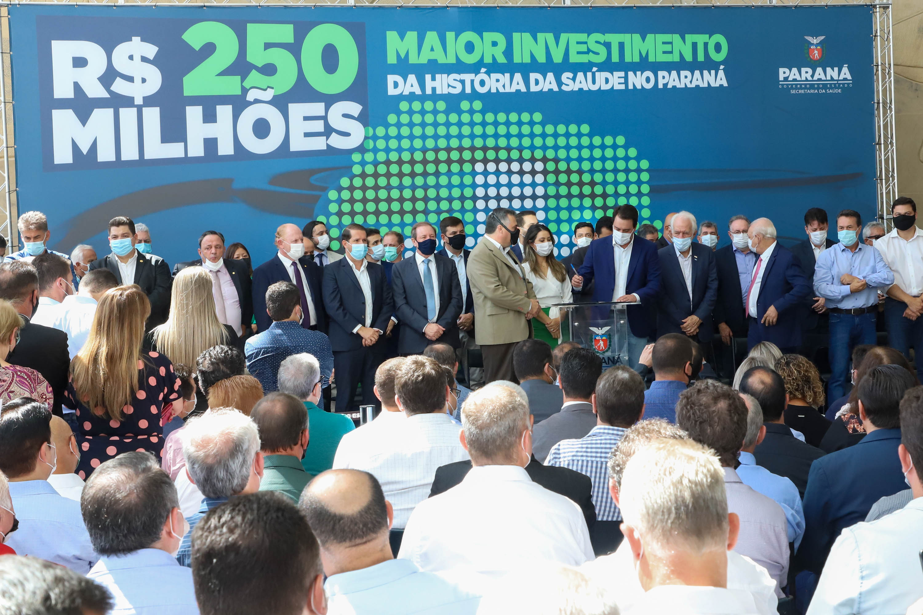 Investimento recorde na Saúde prevê mais de 300 obras e entrega de 744 veículos para municípios do Paraná